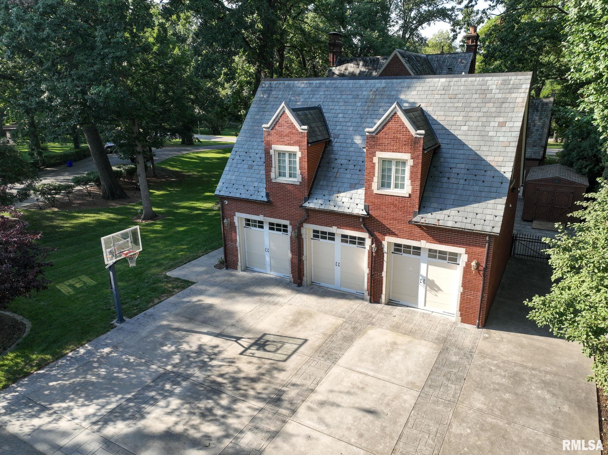 1050 WILLIAMS Boulevard