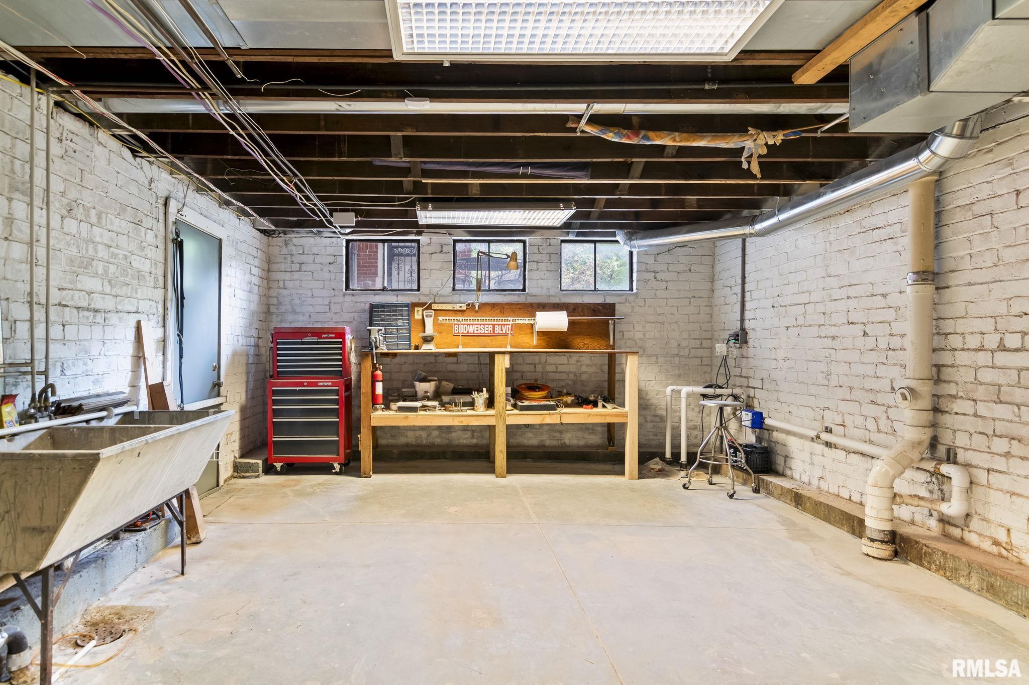 1050 WILLIAMS Boulevard