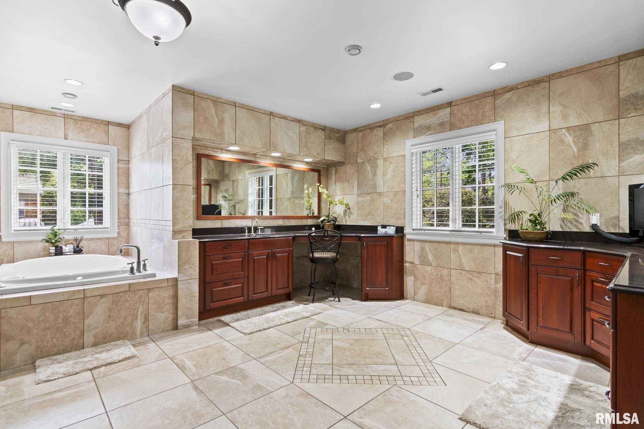 1050 WILLIAMS Boulevard