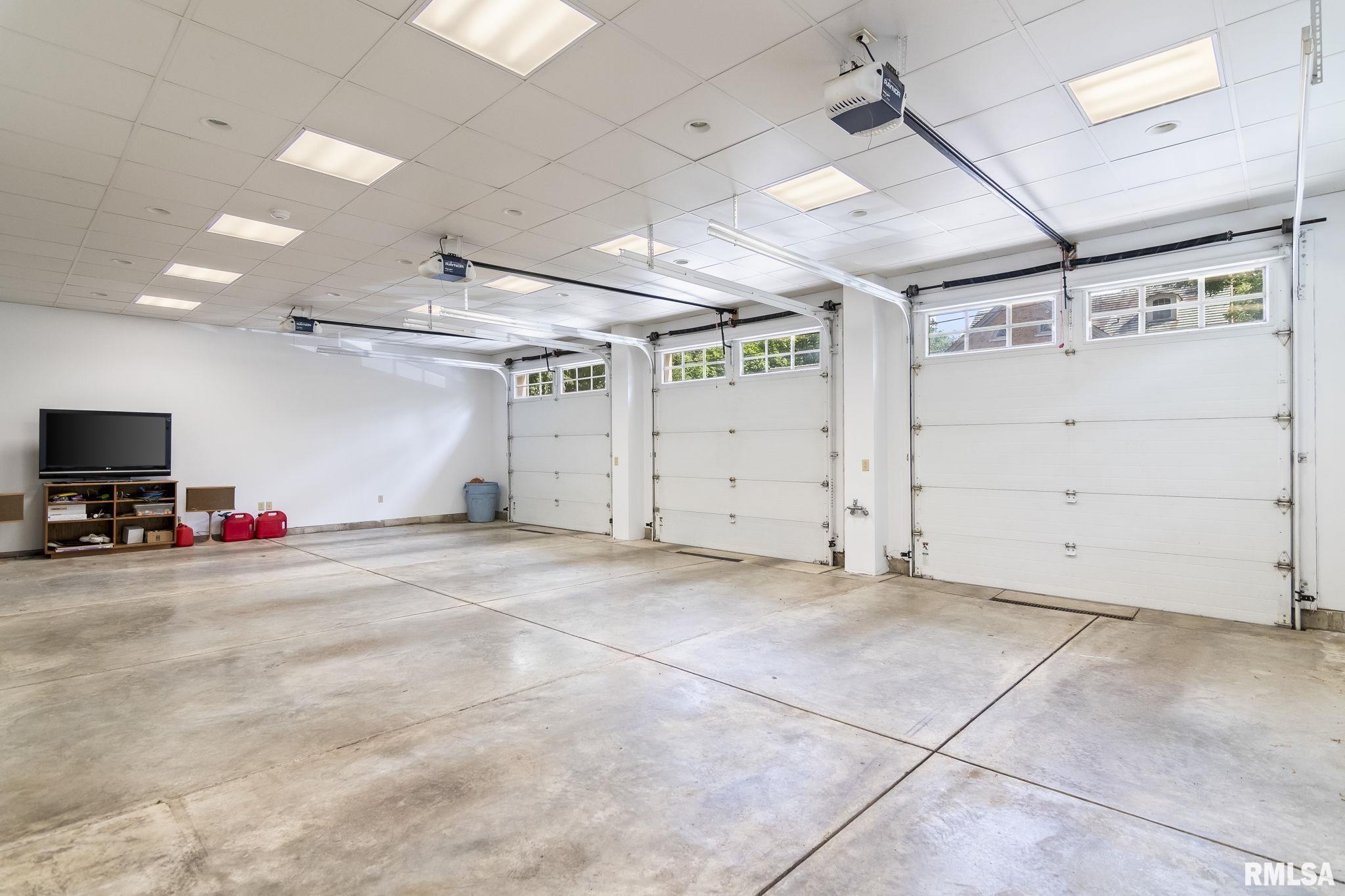 1050 WILLIAMS Boulevard