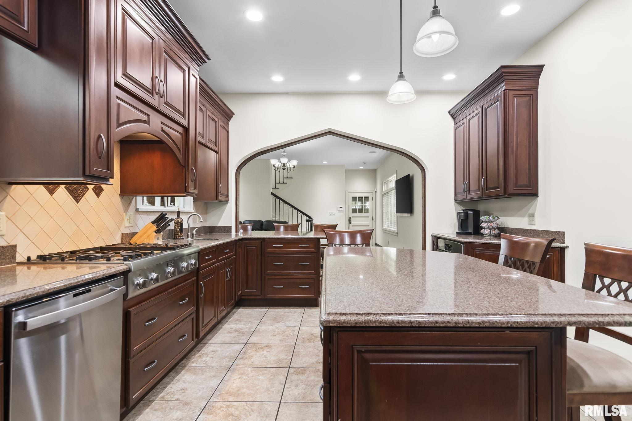 1050 WILLIAMS Boulevard