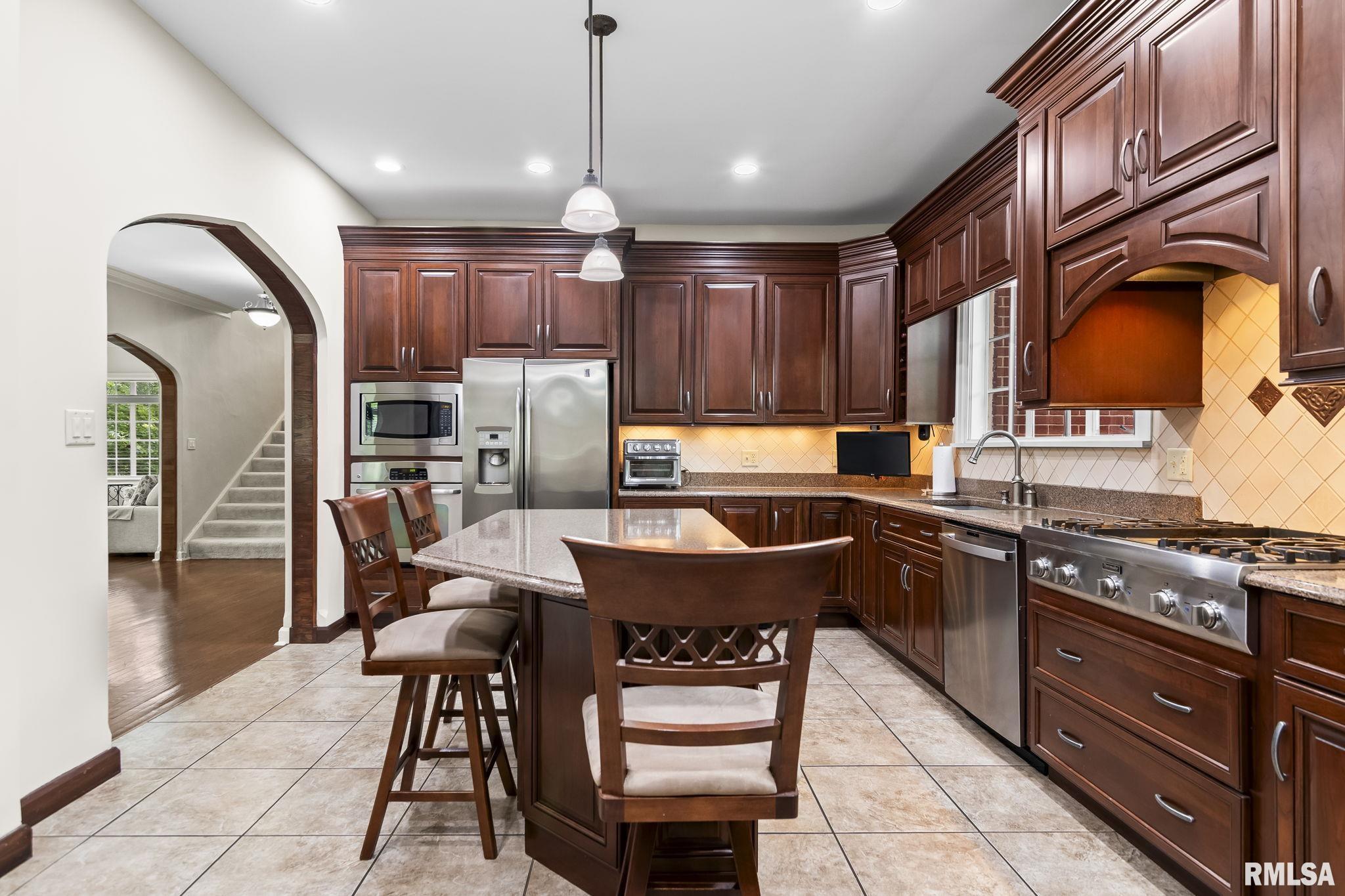 1050 WILLIAMS Boulevard