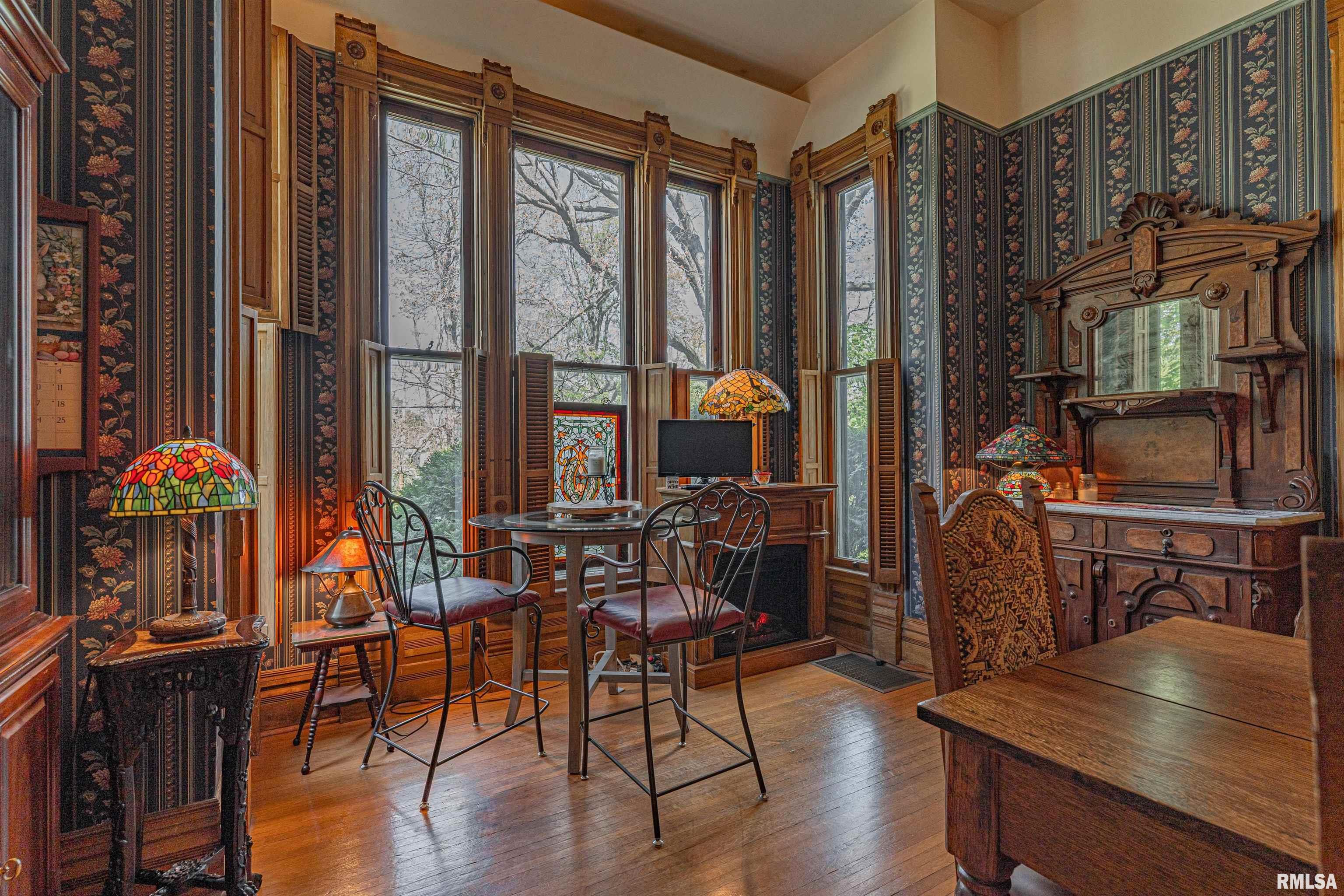 324 W JACKSON Street