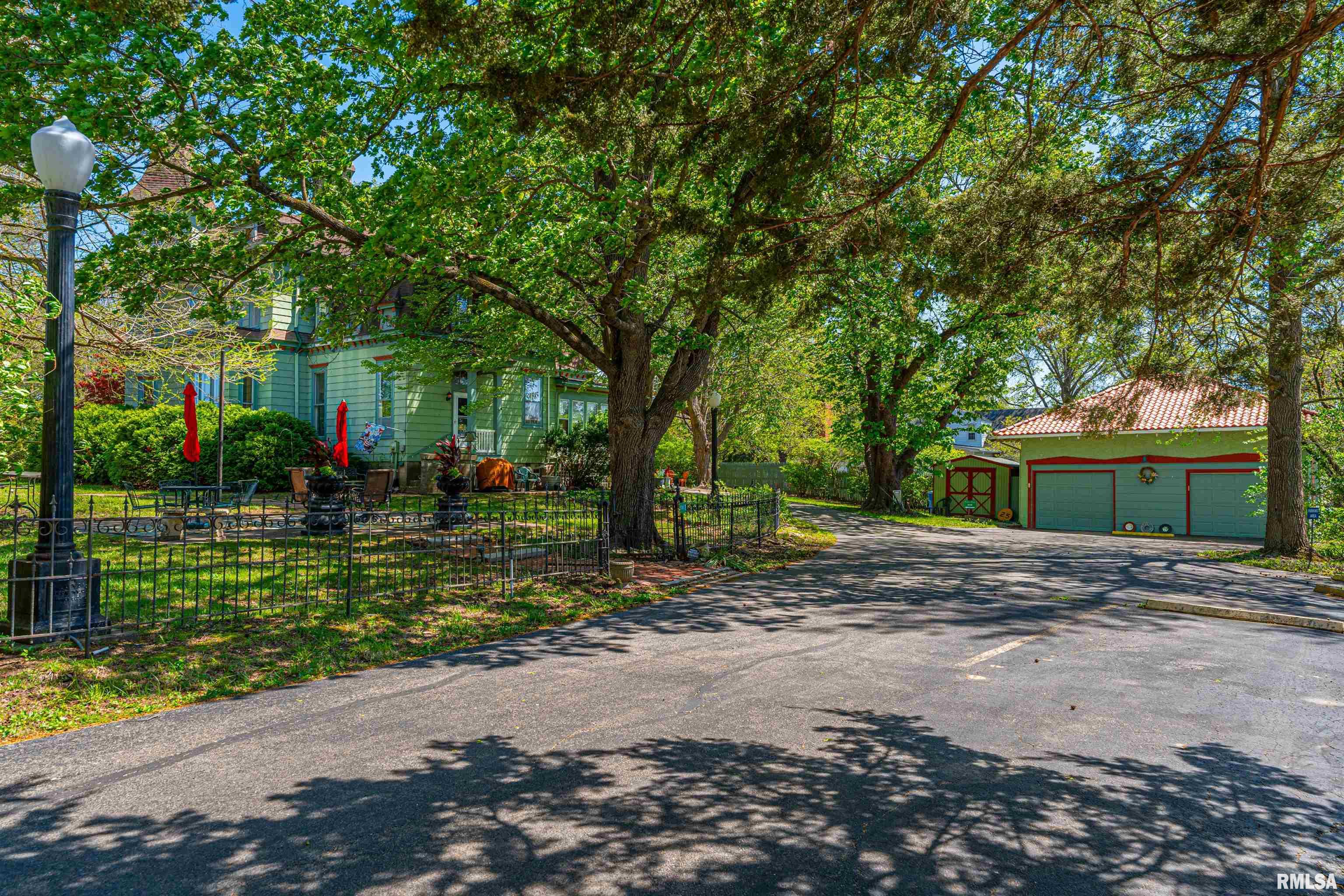 324 W JACKSON Street