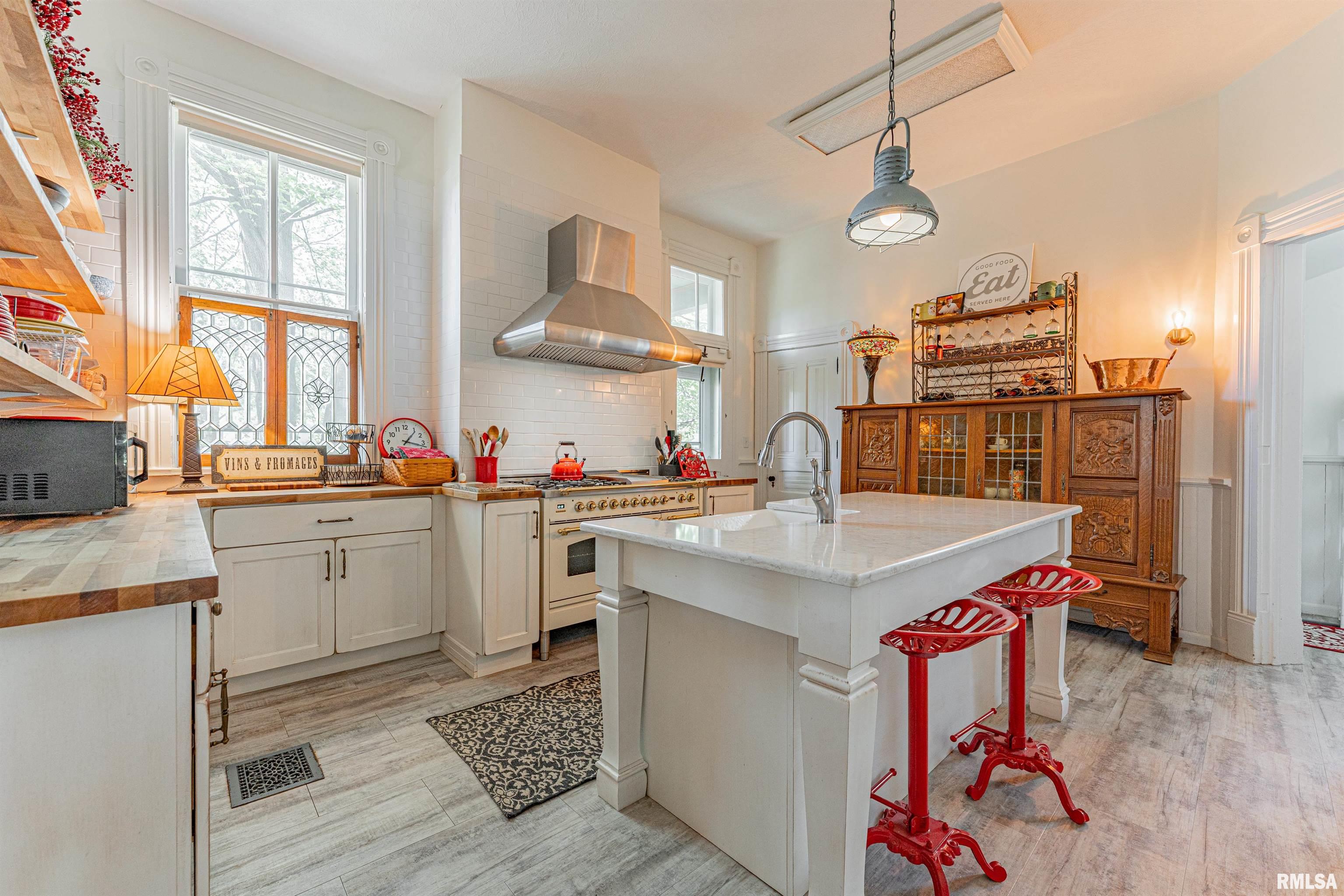 324 W JACKSON Street