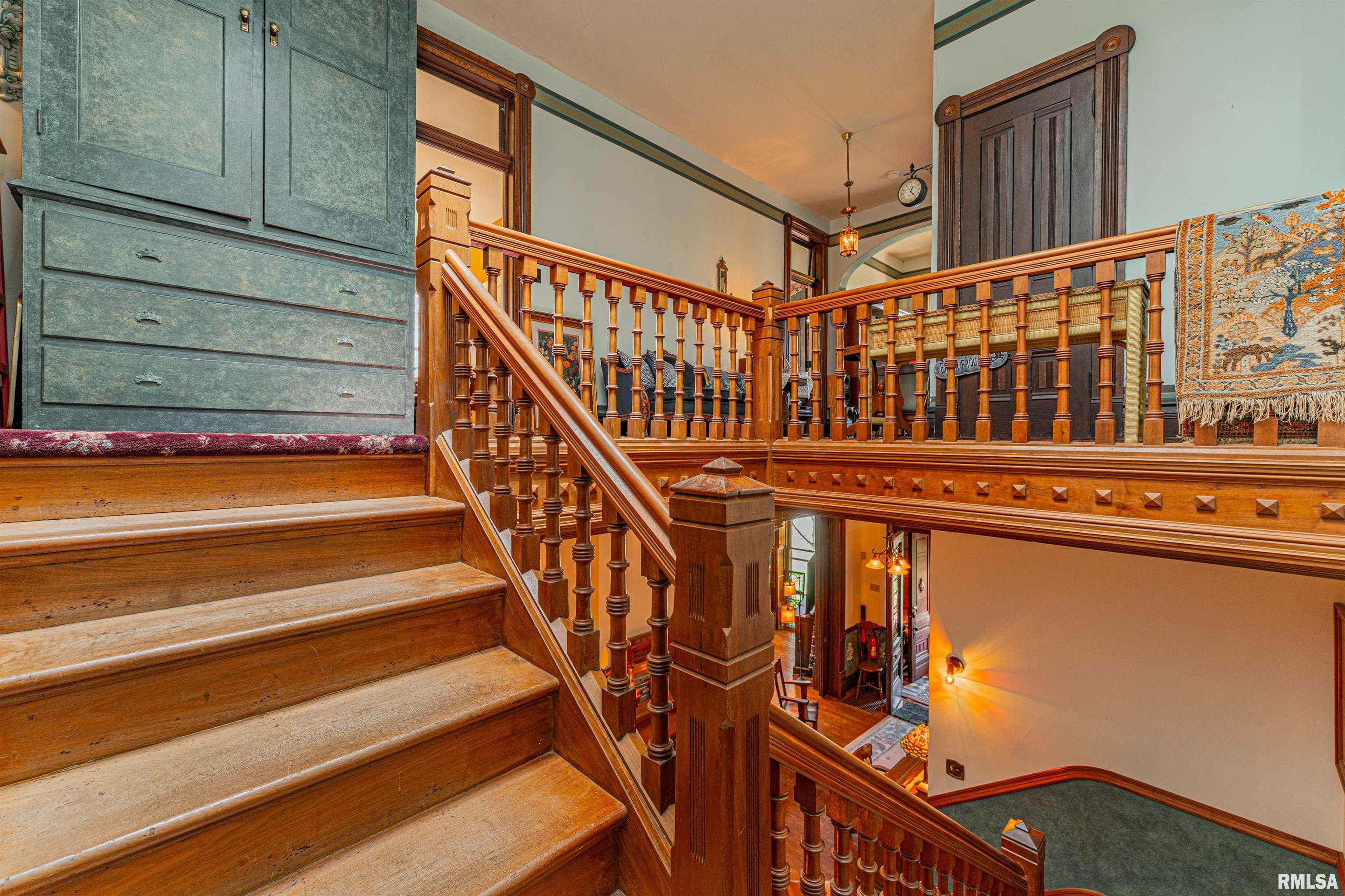324 W JACKSON Street