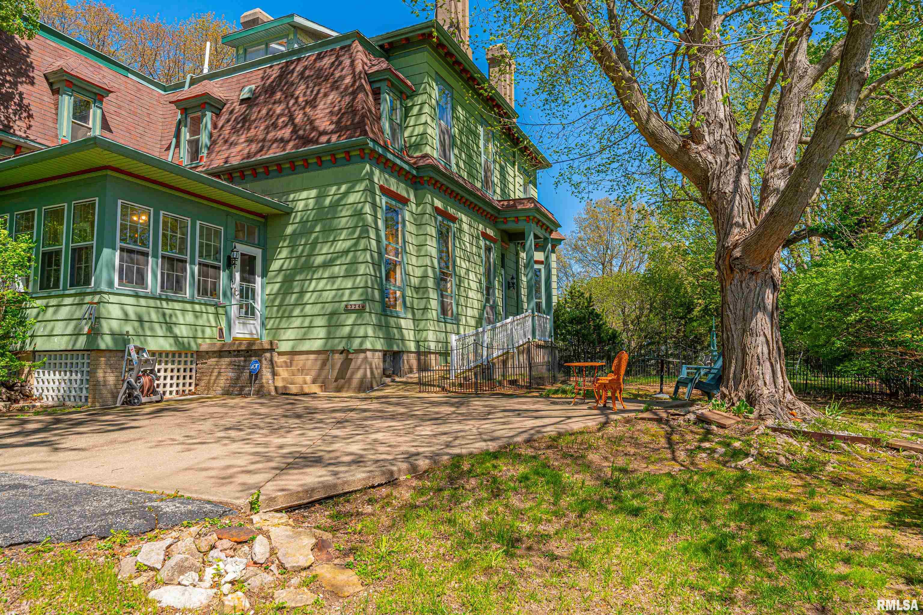 324 W JACKSON Street