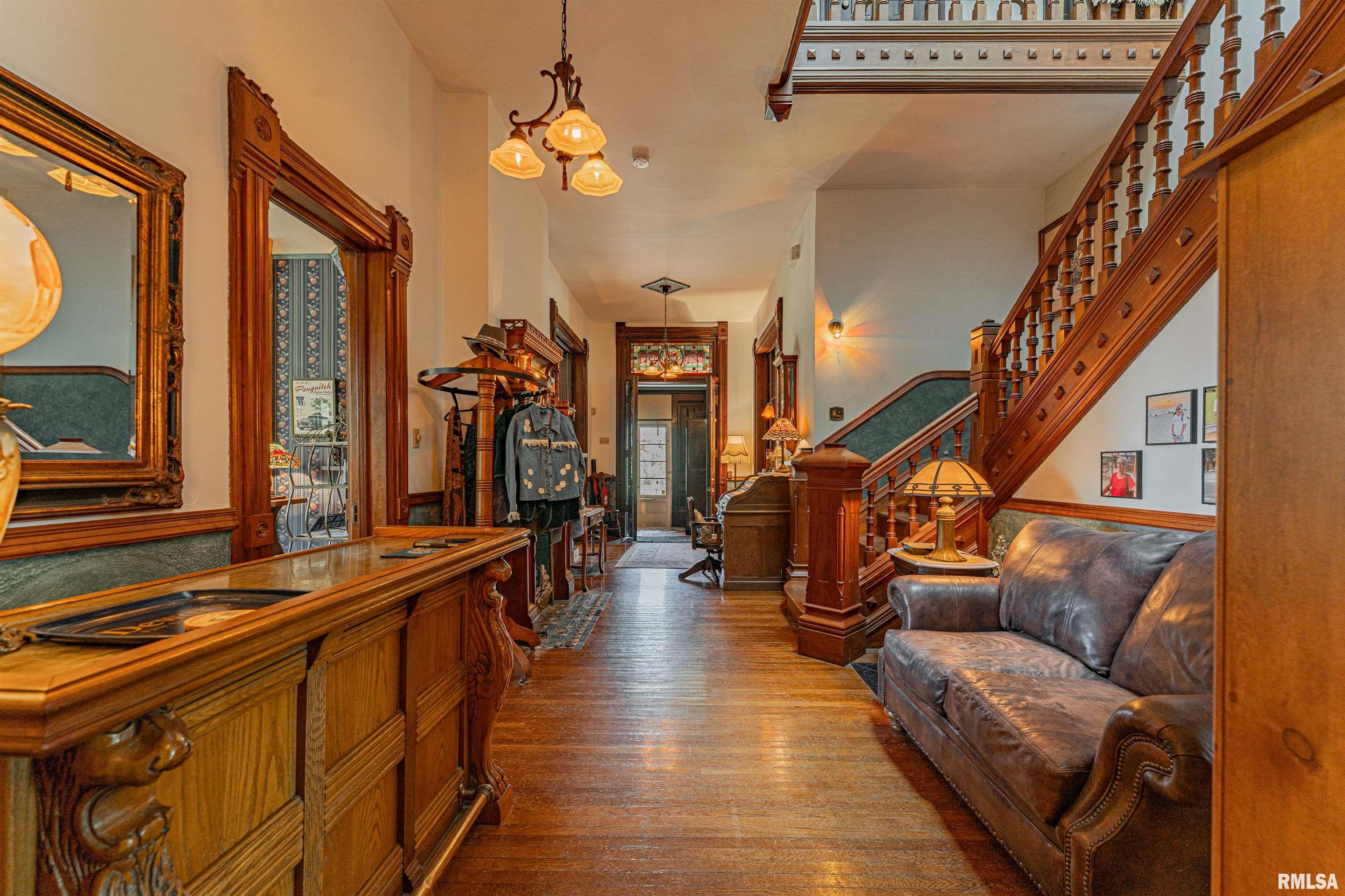 324 W JACKSON Street