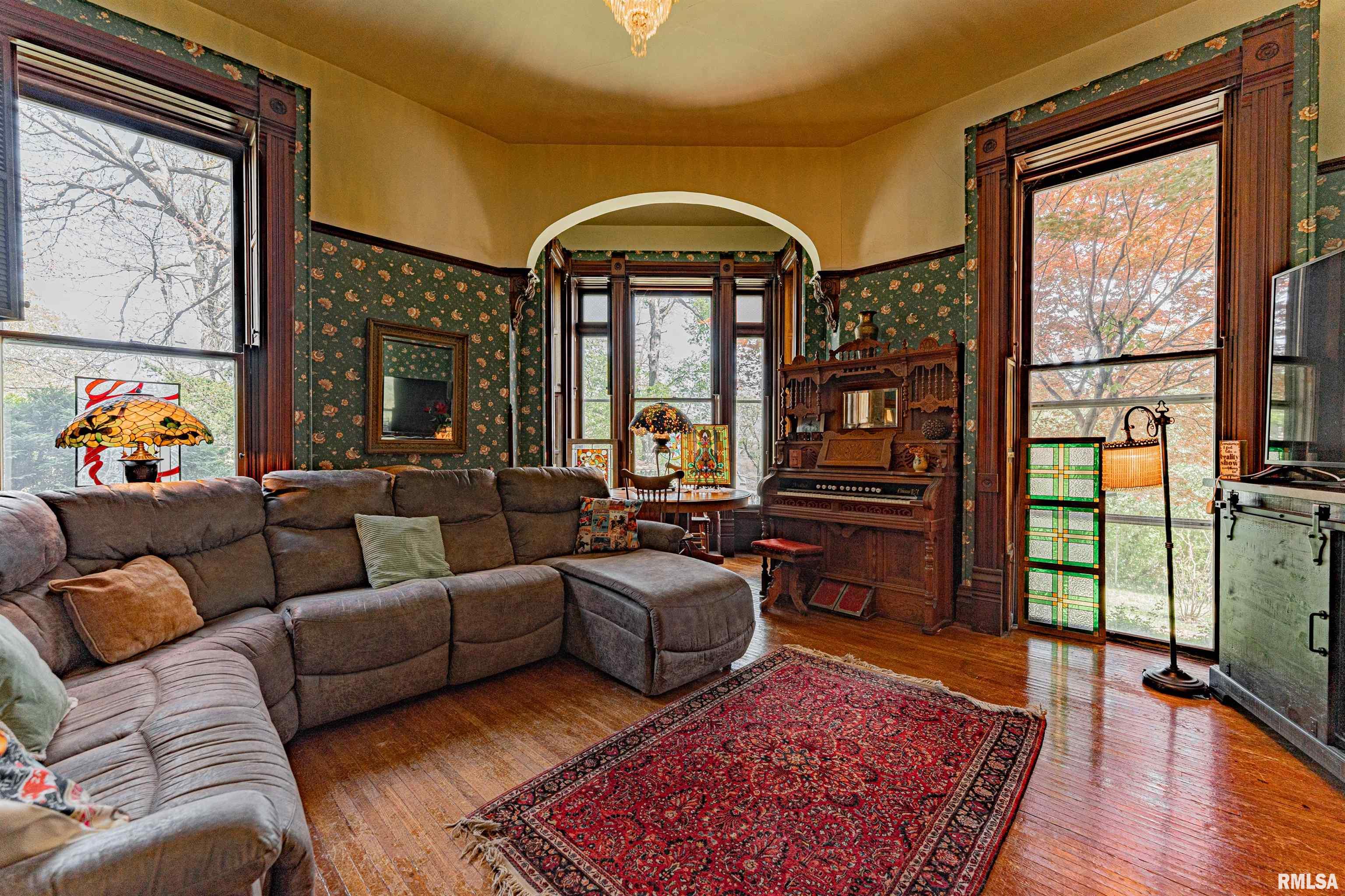 324 W JACKSON Street