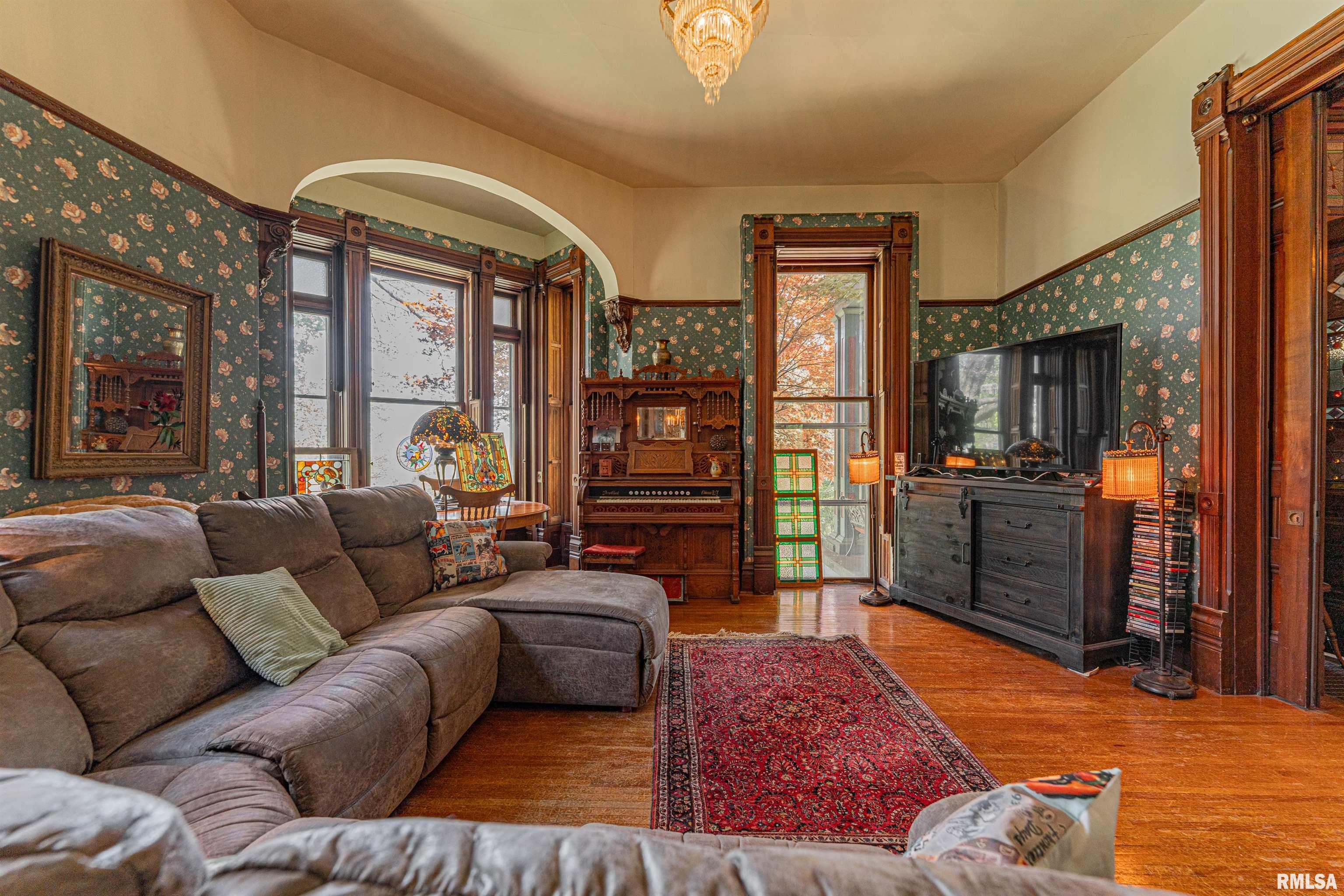 324 W JACKSON Street