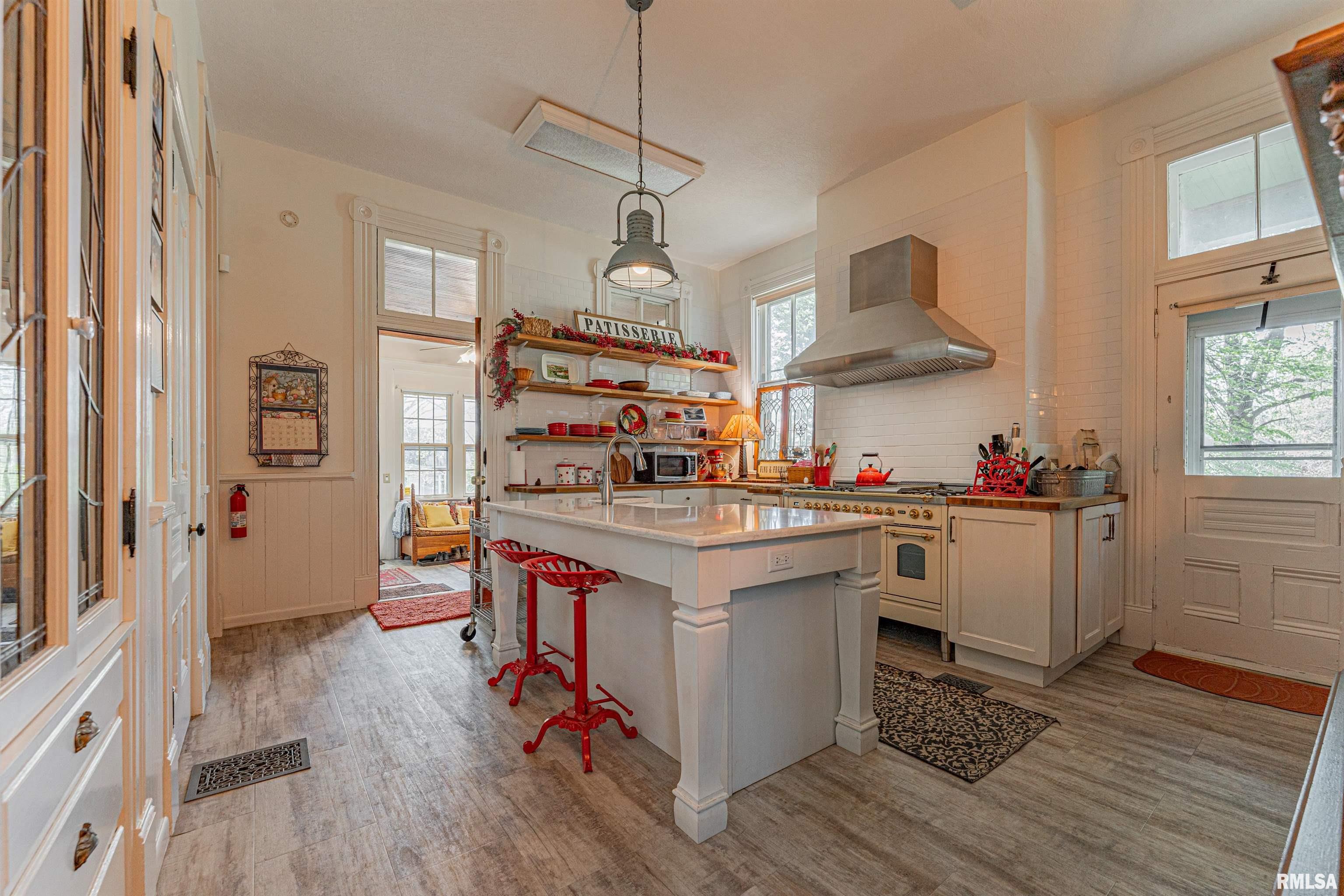 324 W JACKSON Street
