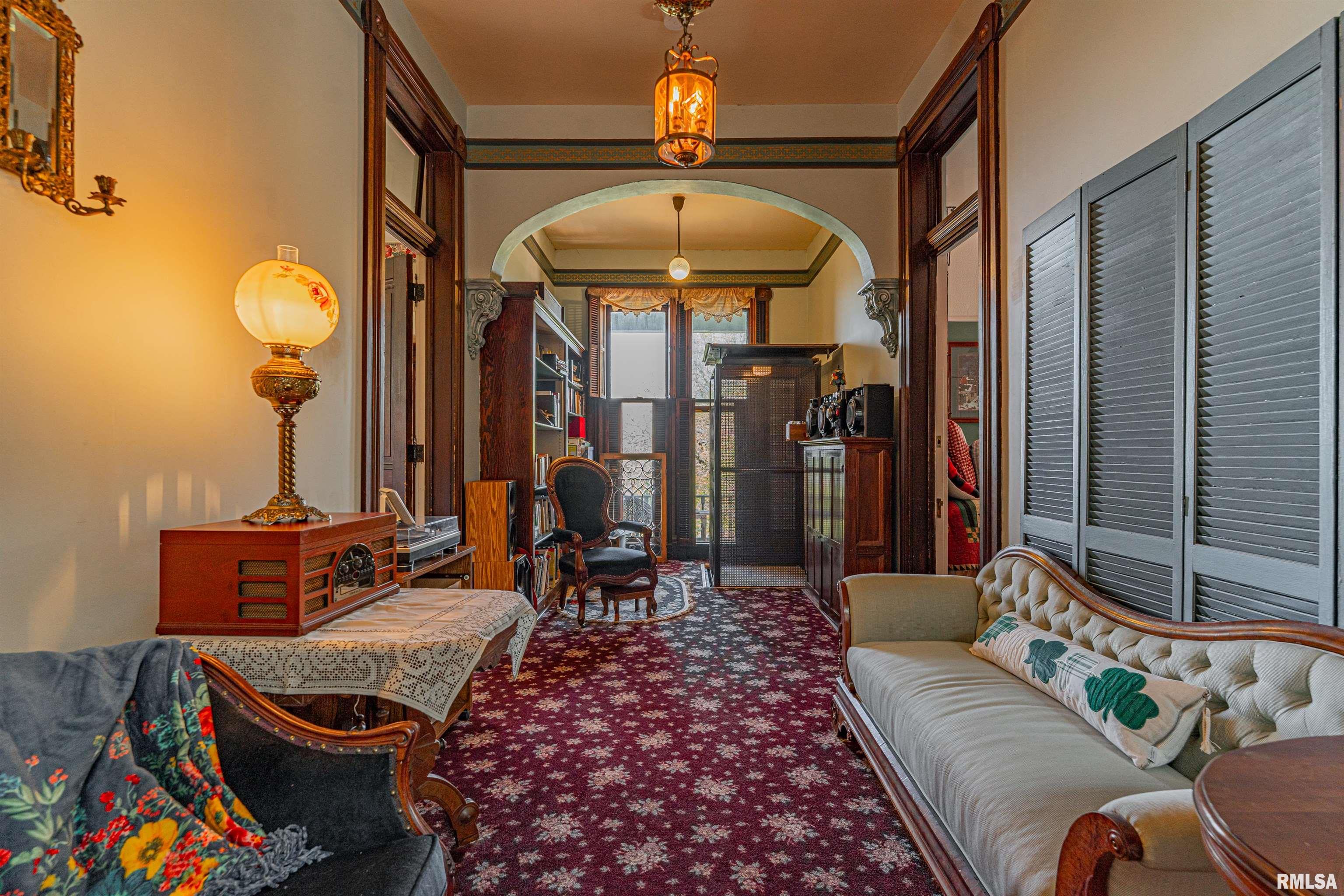324 W JACKSON Street