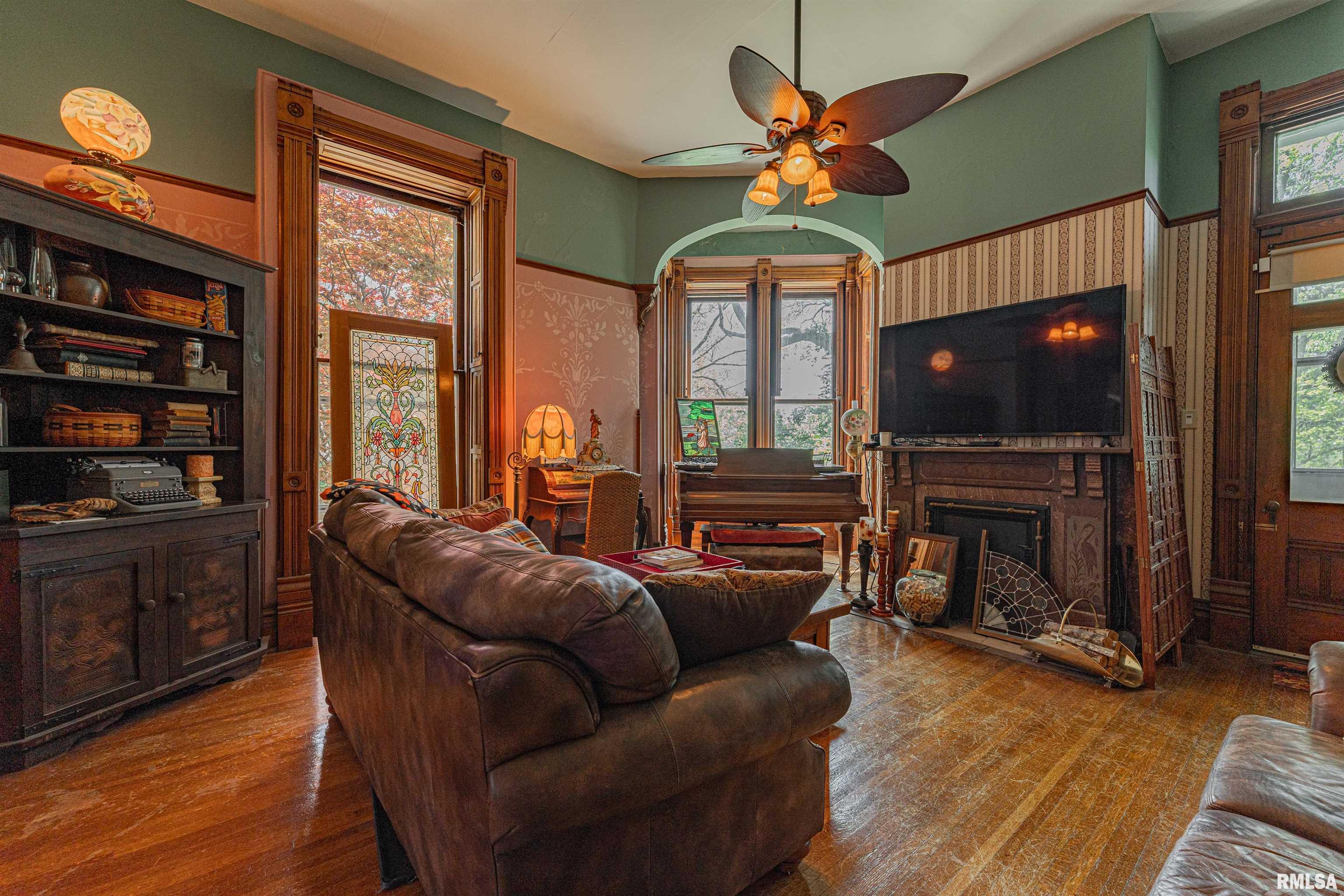 324 W JACKSON Street