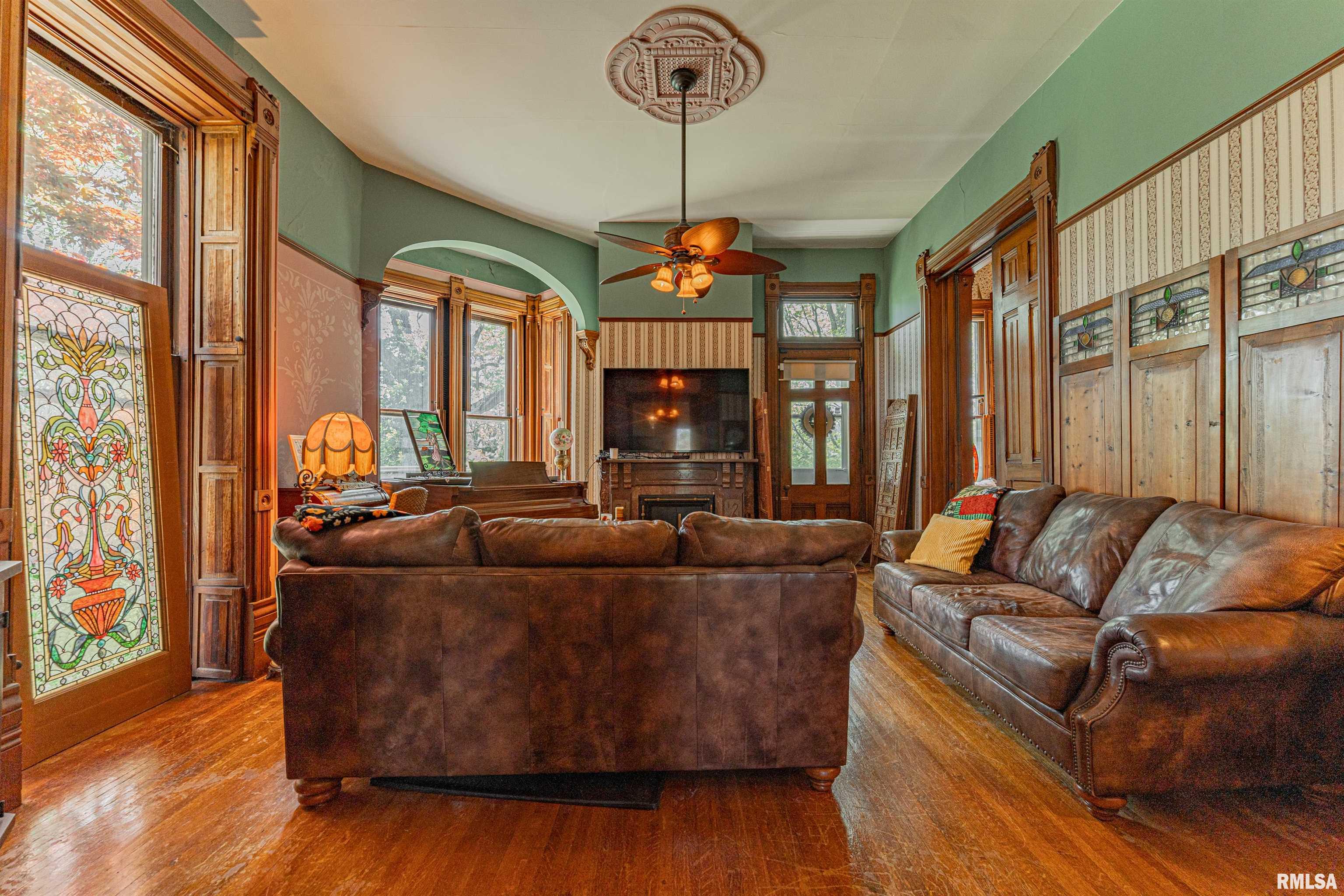 324 W JACKSON Street