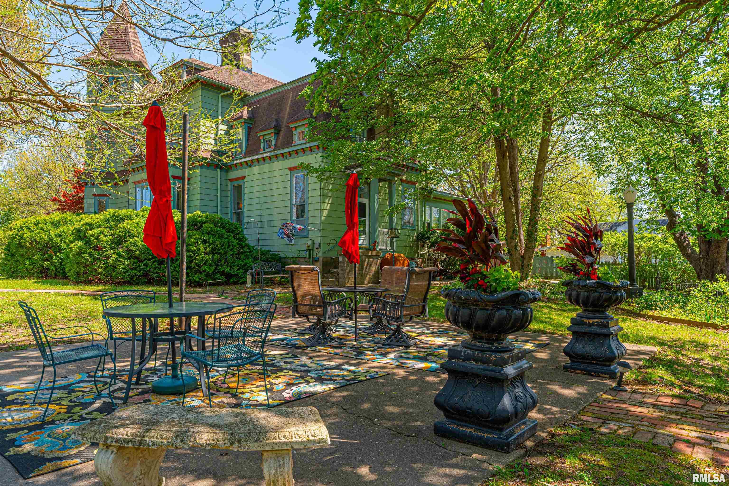 324 W JACKSON Street