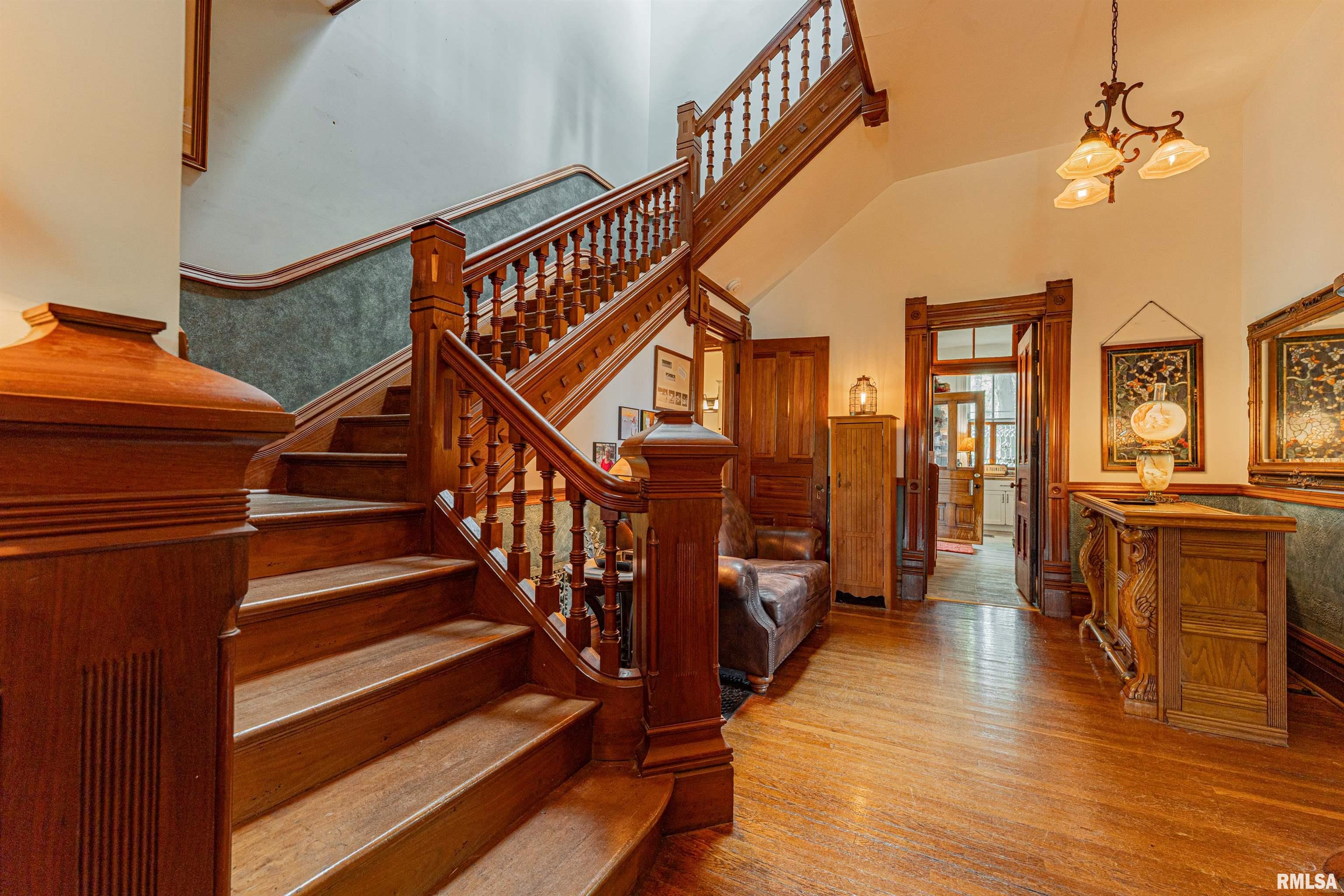 324 W JACKSON Street
