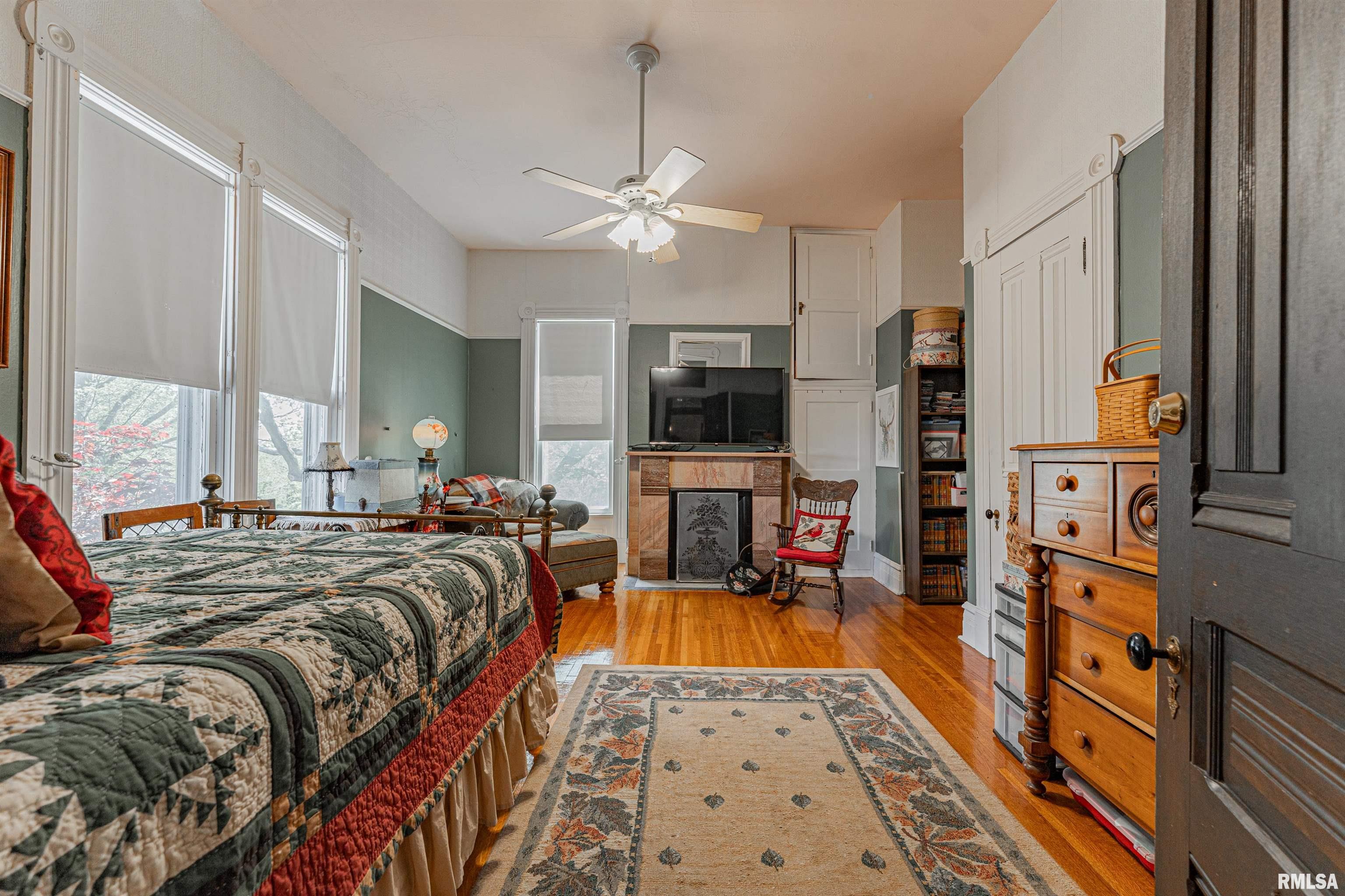 324 W JACKSON Street