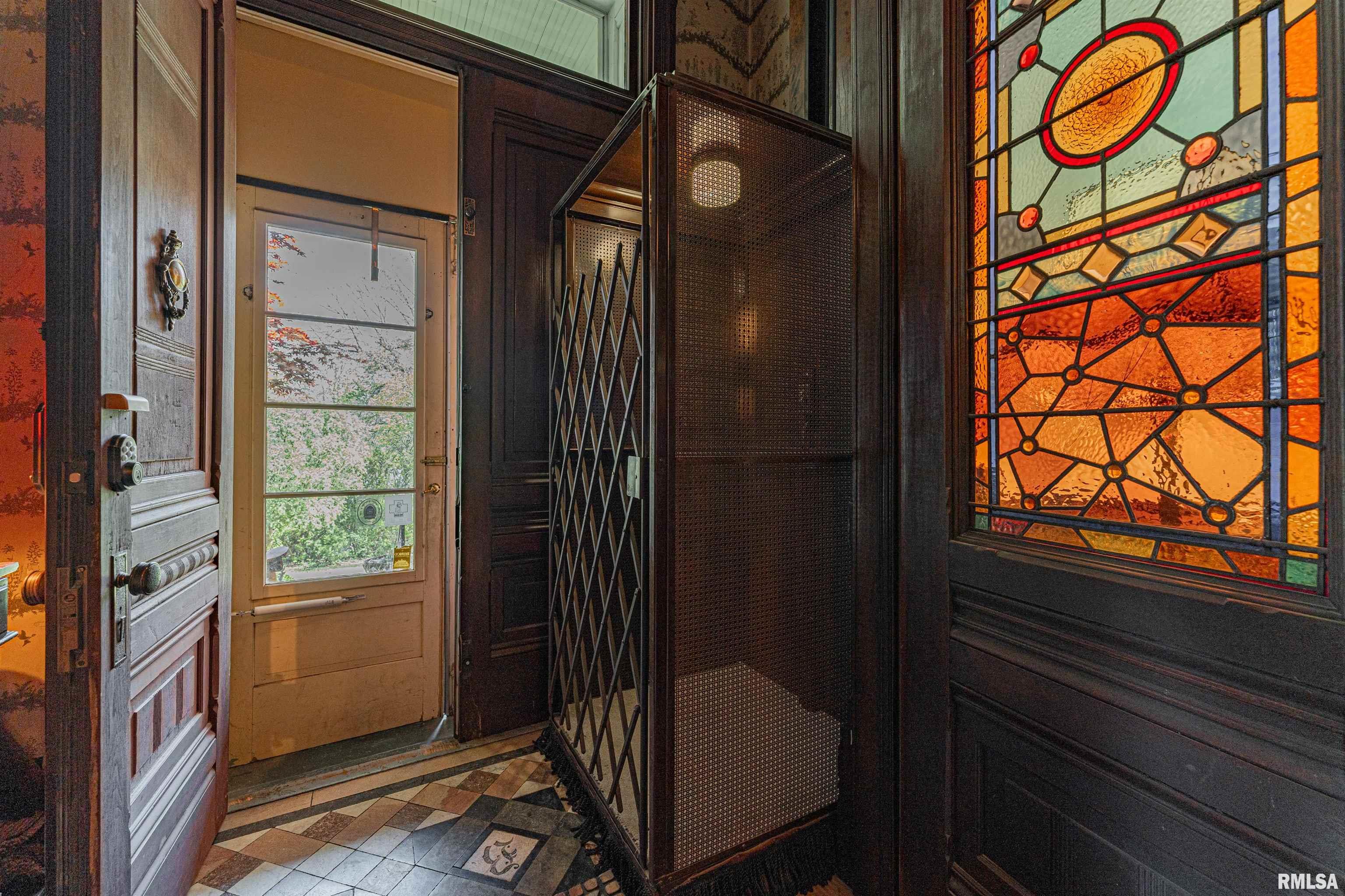 324 W JACKSON Street