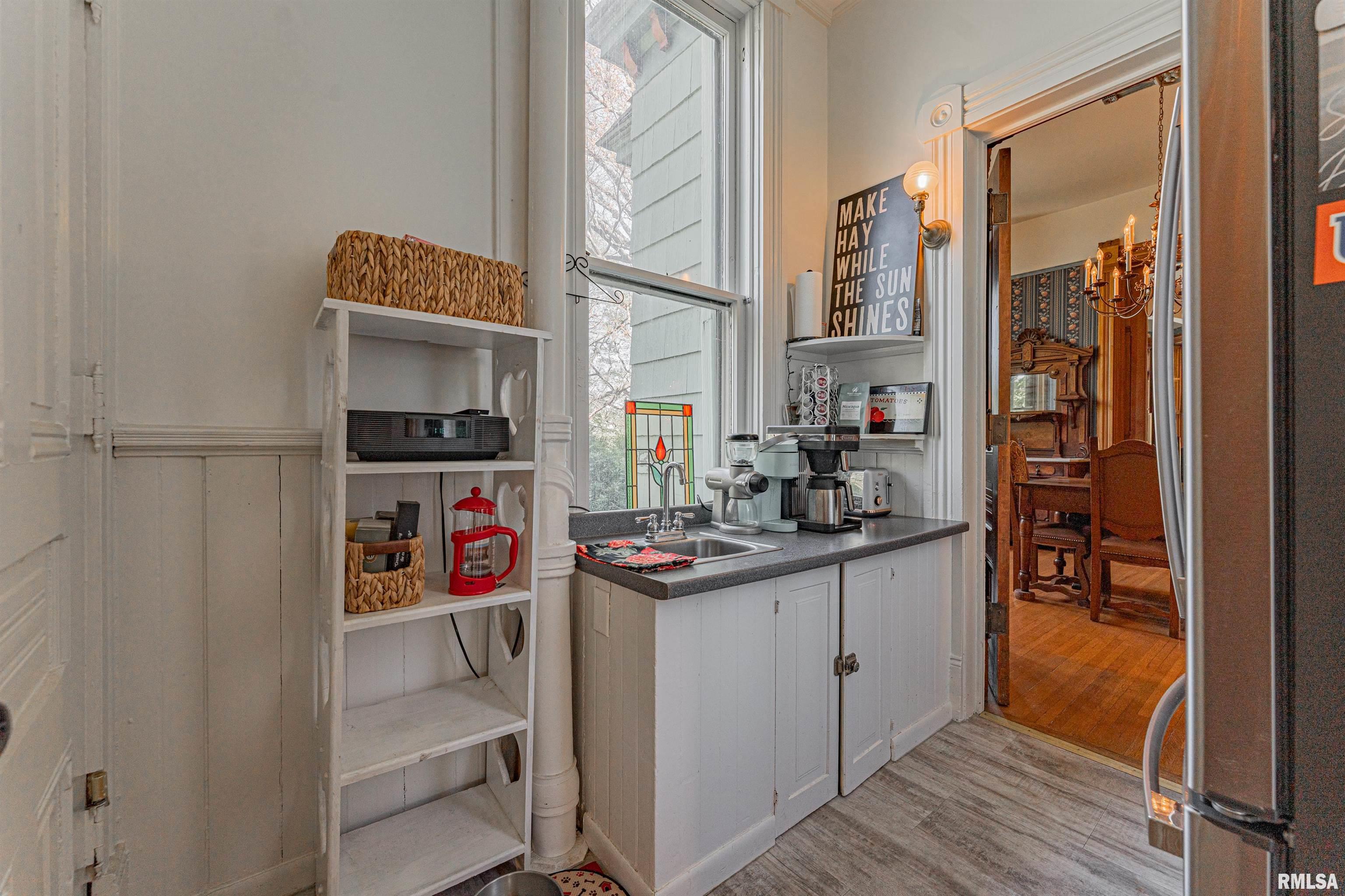 324 W JACKSON Street