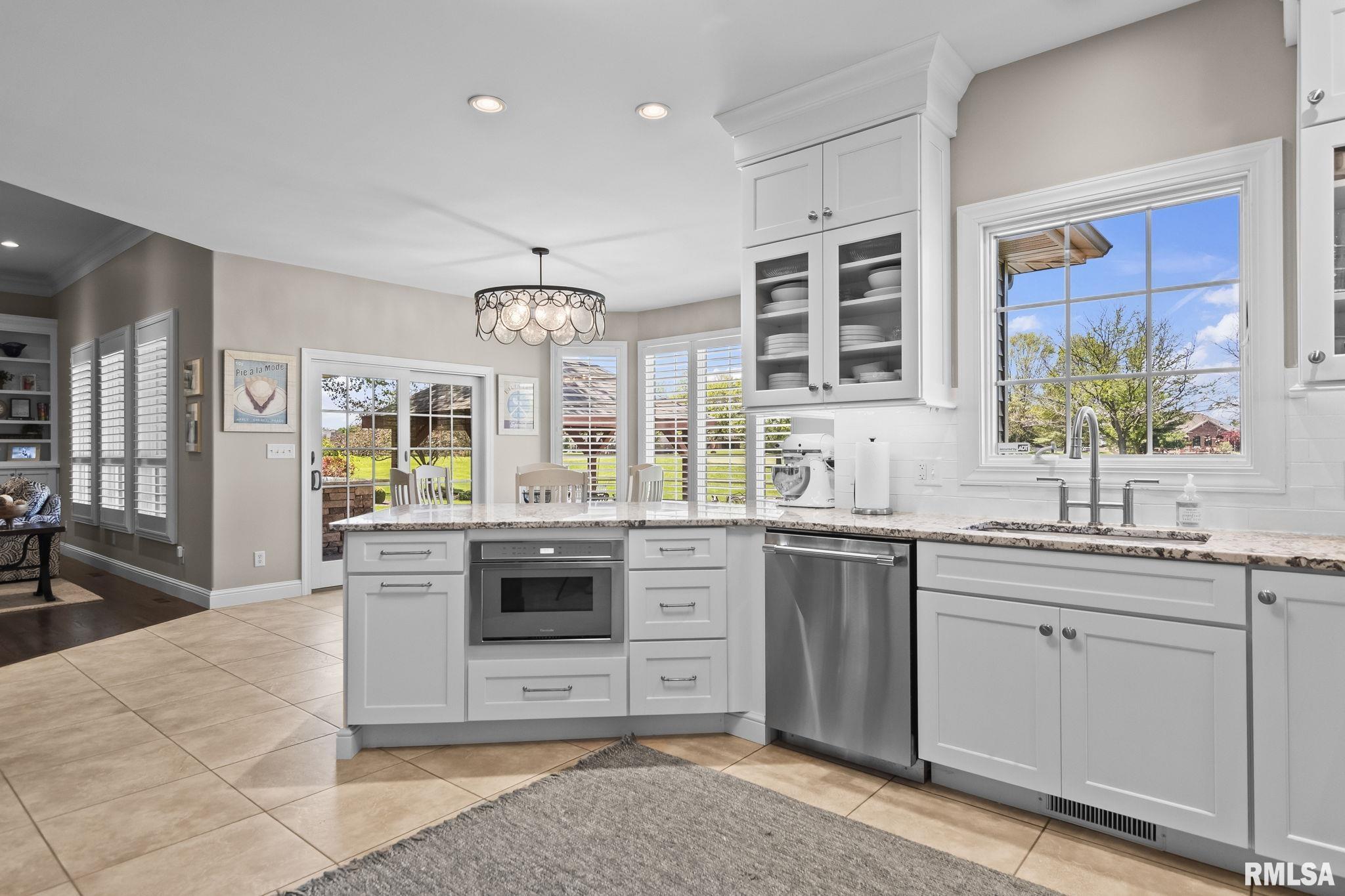 4405 Turtle Bay