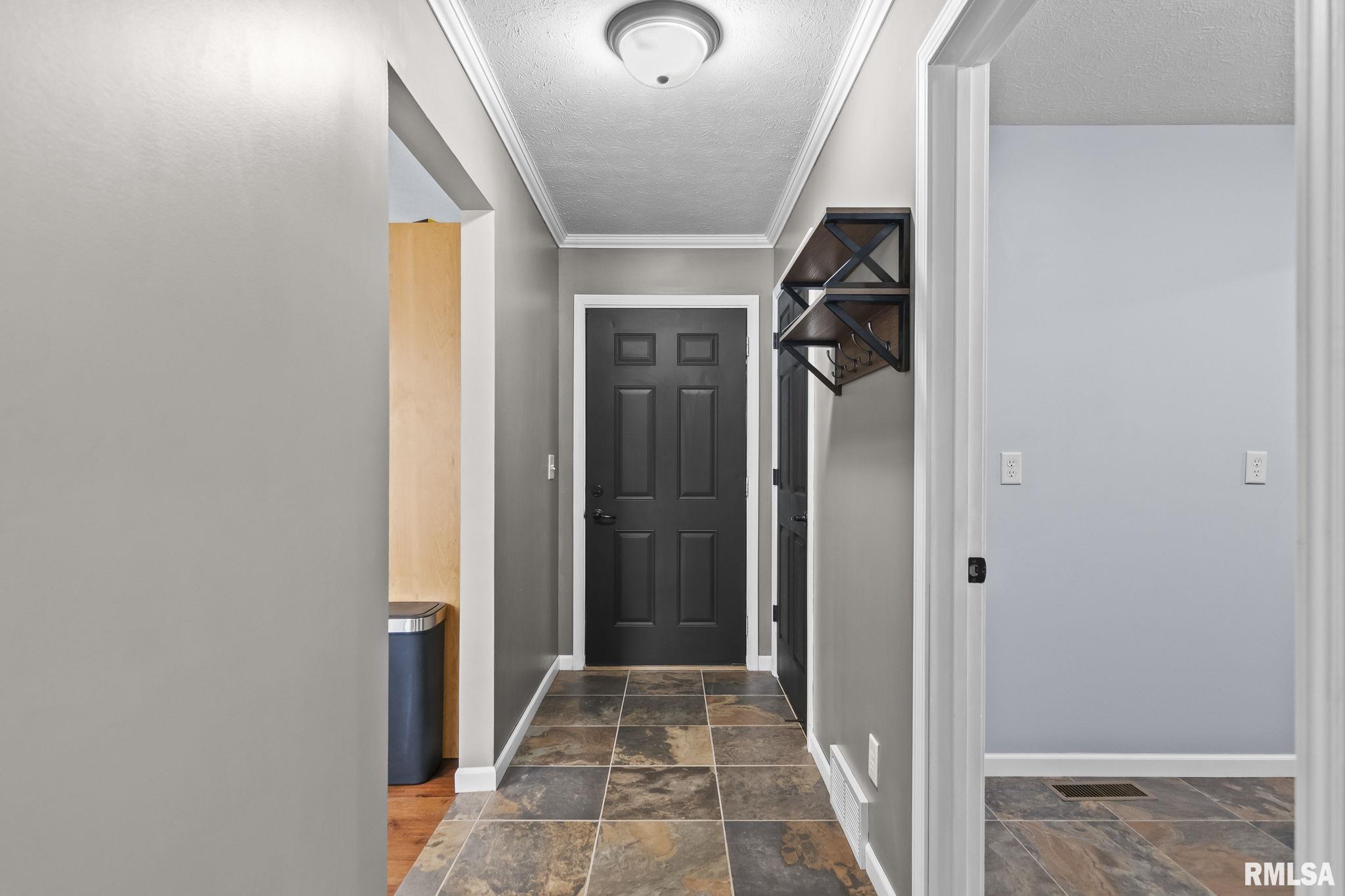 3904 PEACH TREE Drive