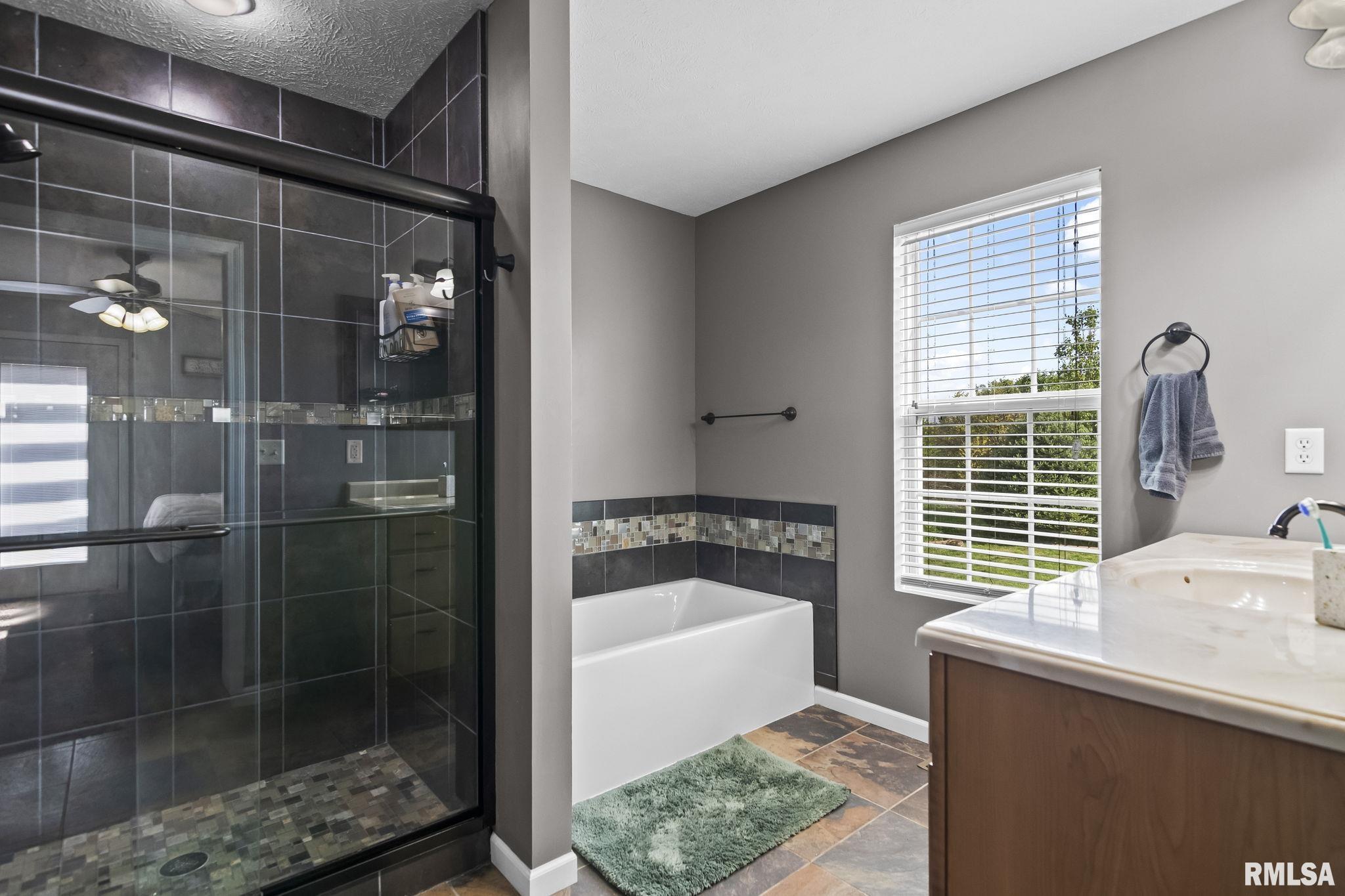 3904 PEACH TREE Drive