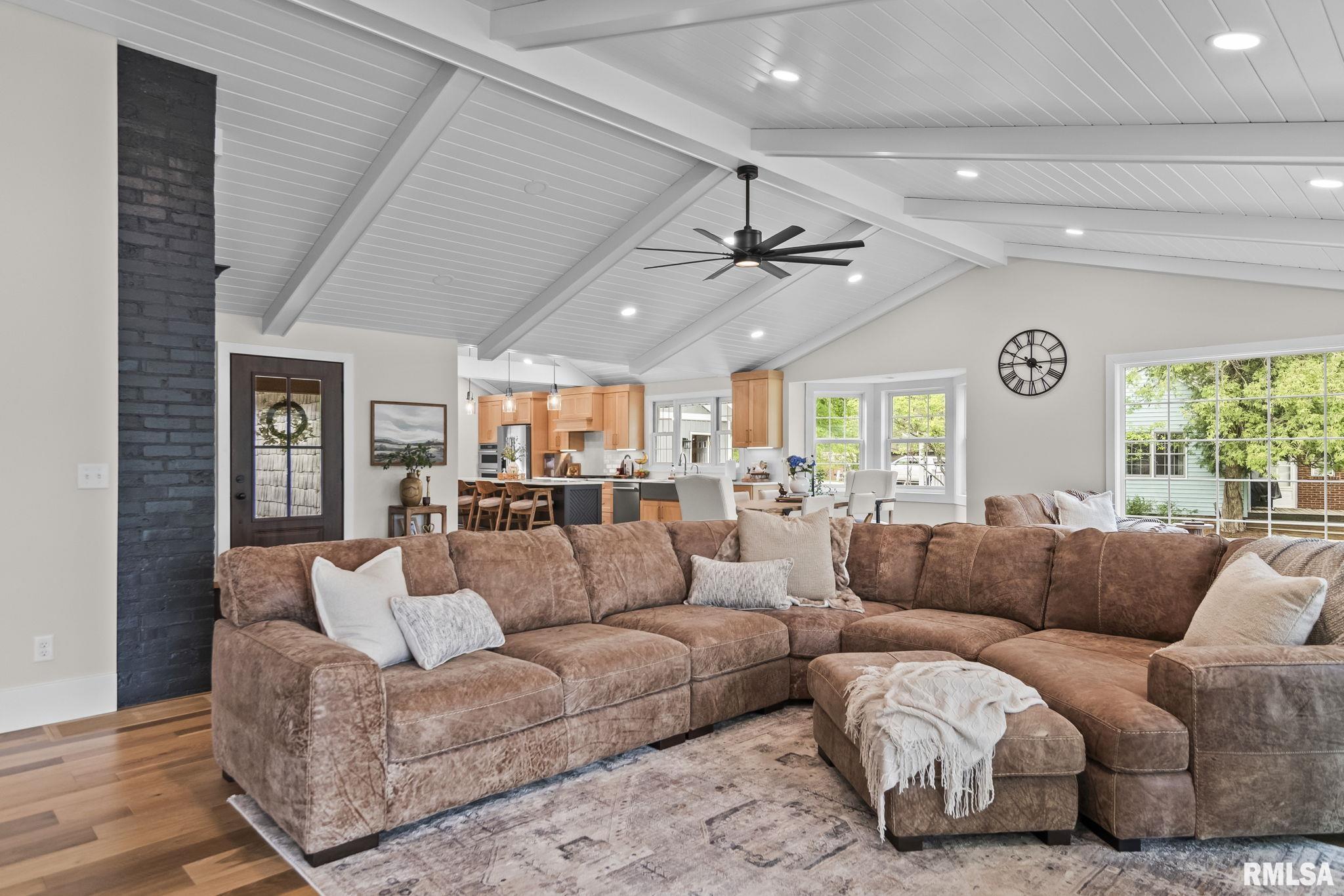 1508 W LAKE SHORE Drive
