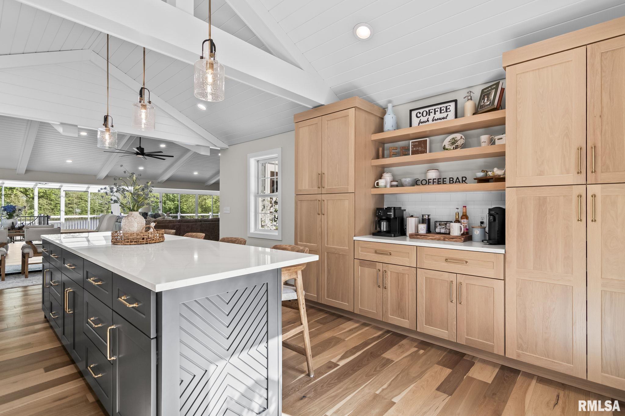 1508 W LAKE SHORE Drive