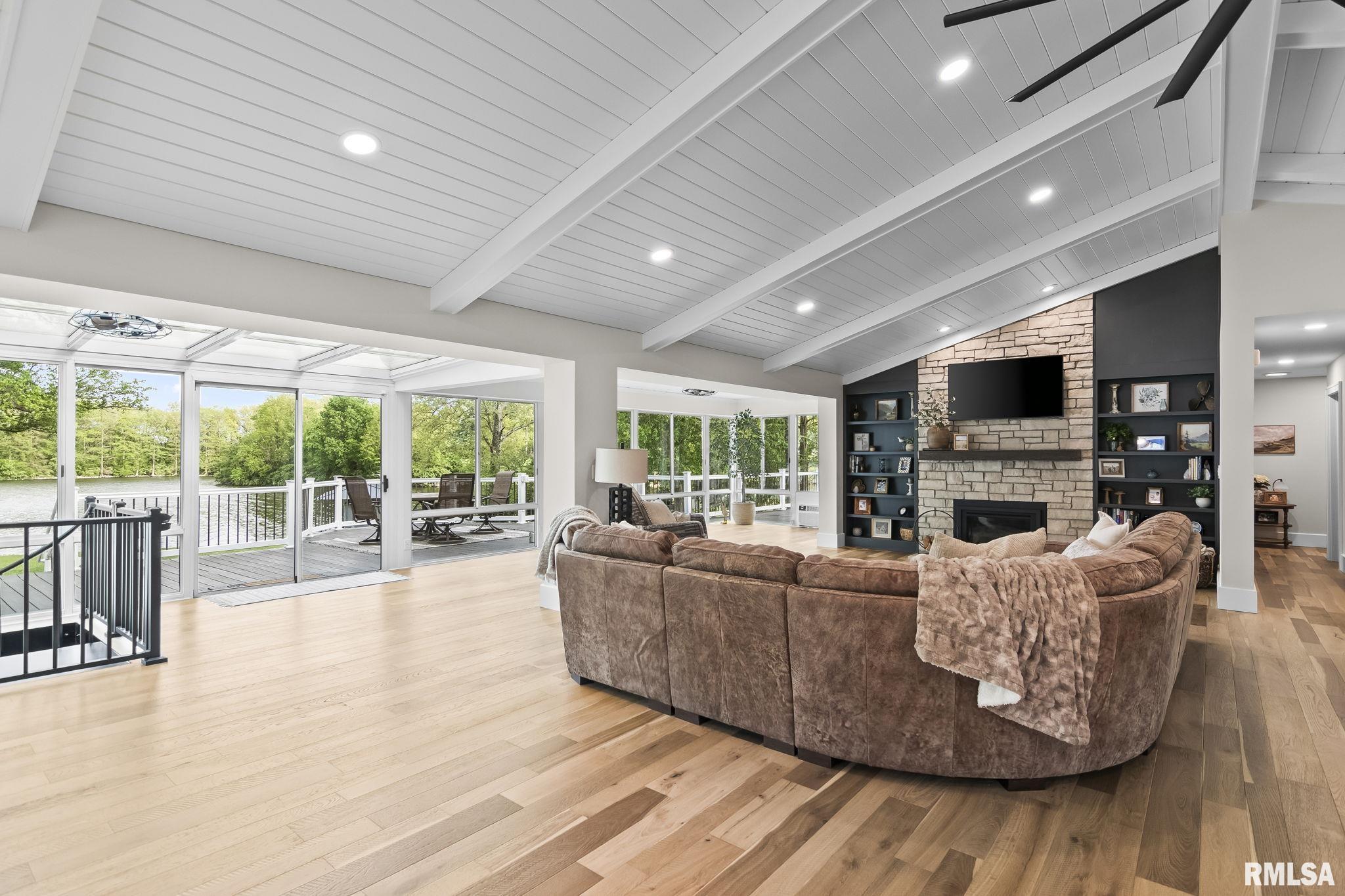 1508 W LAKE SHORE Drive