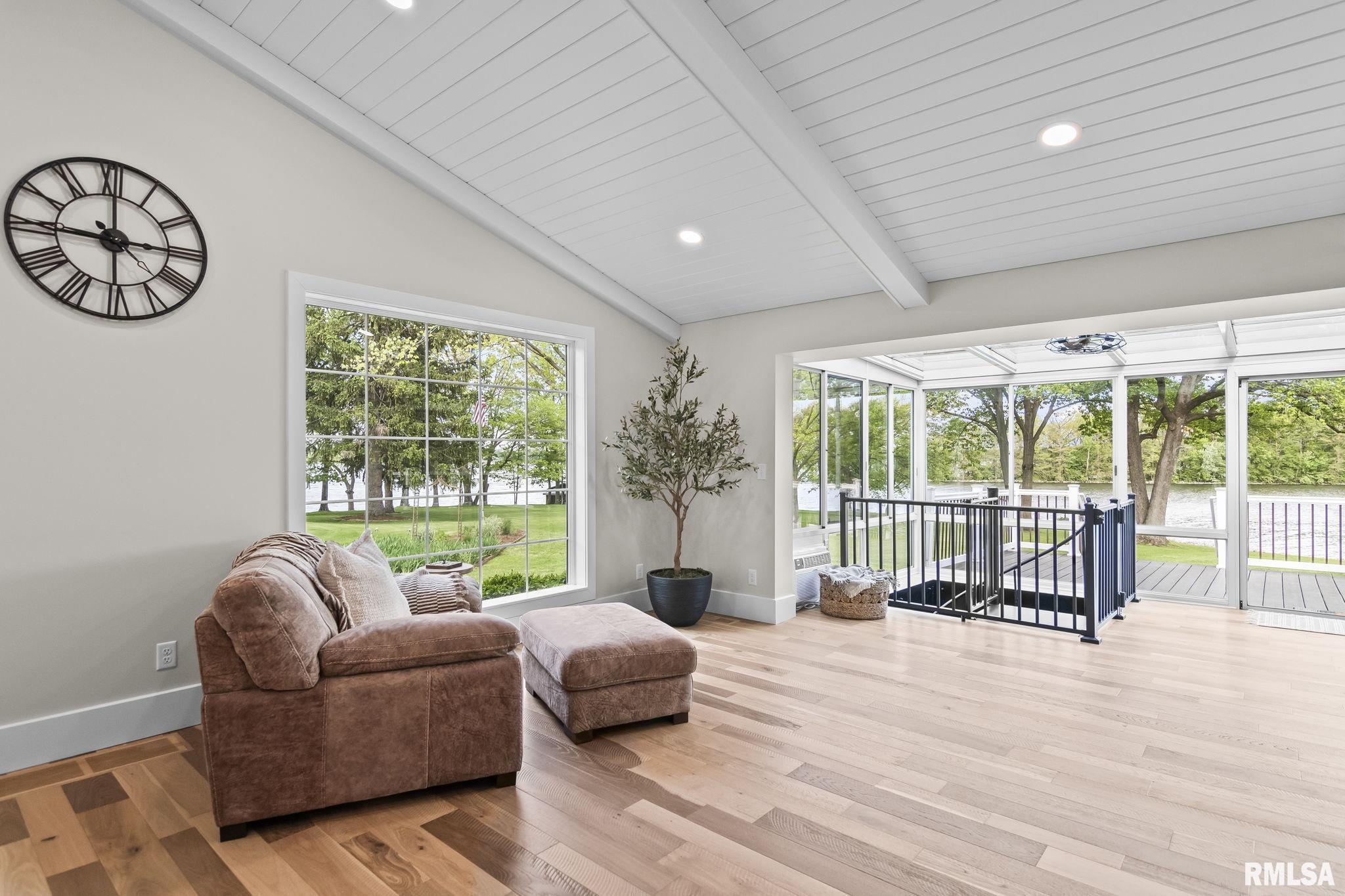 1508 W LAKE SHORE Drive