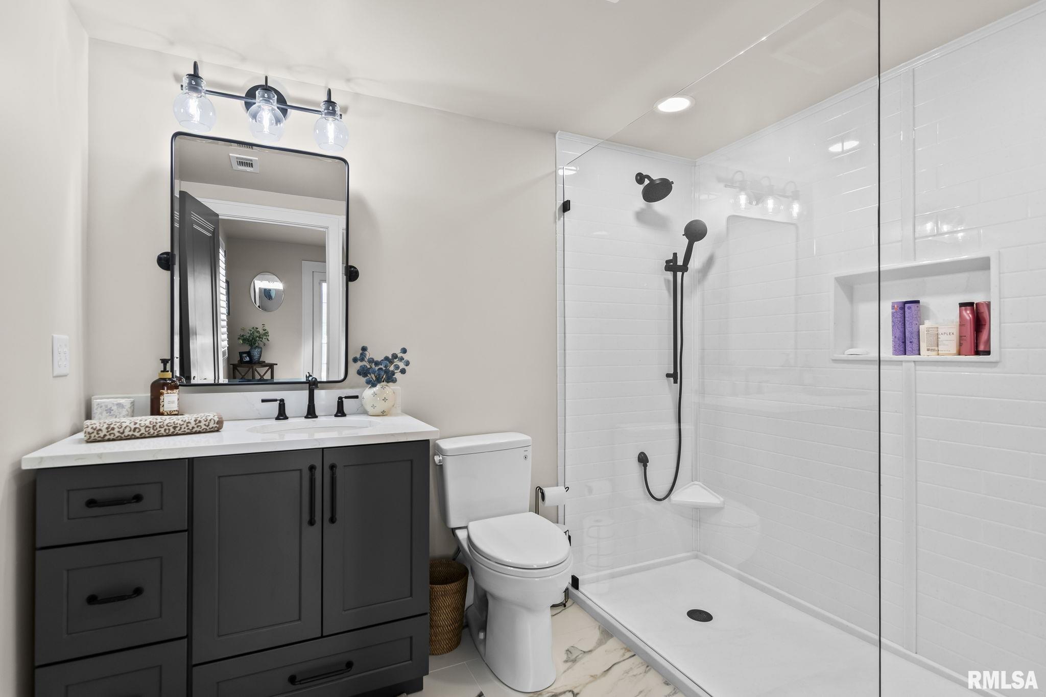1508 W LAKE SHORE Drive