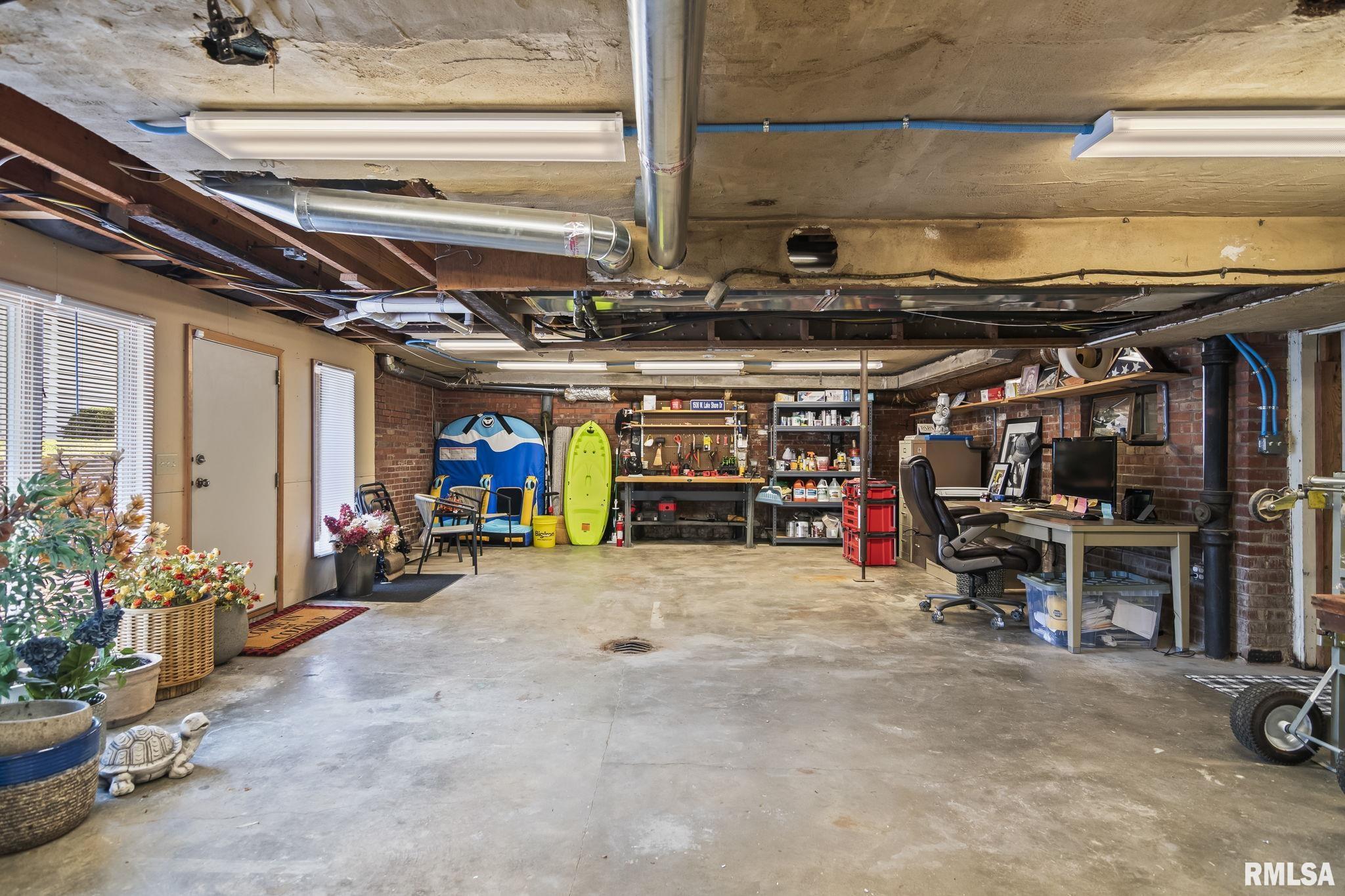 1508 W LAKE SHORE Drive
