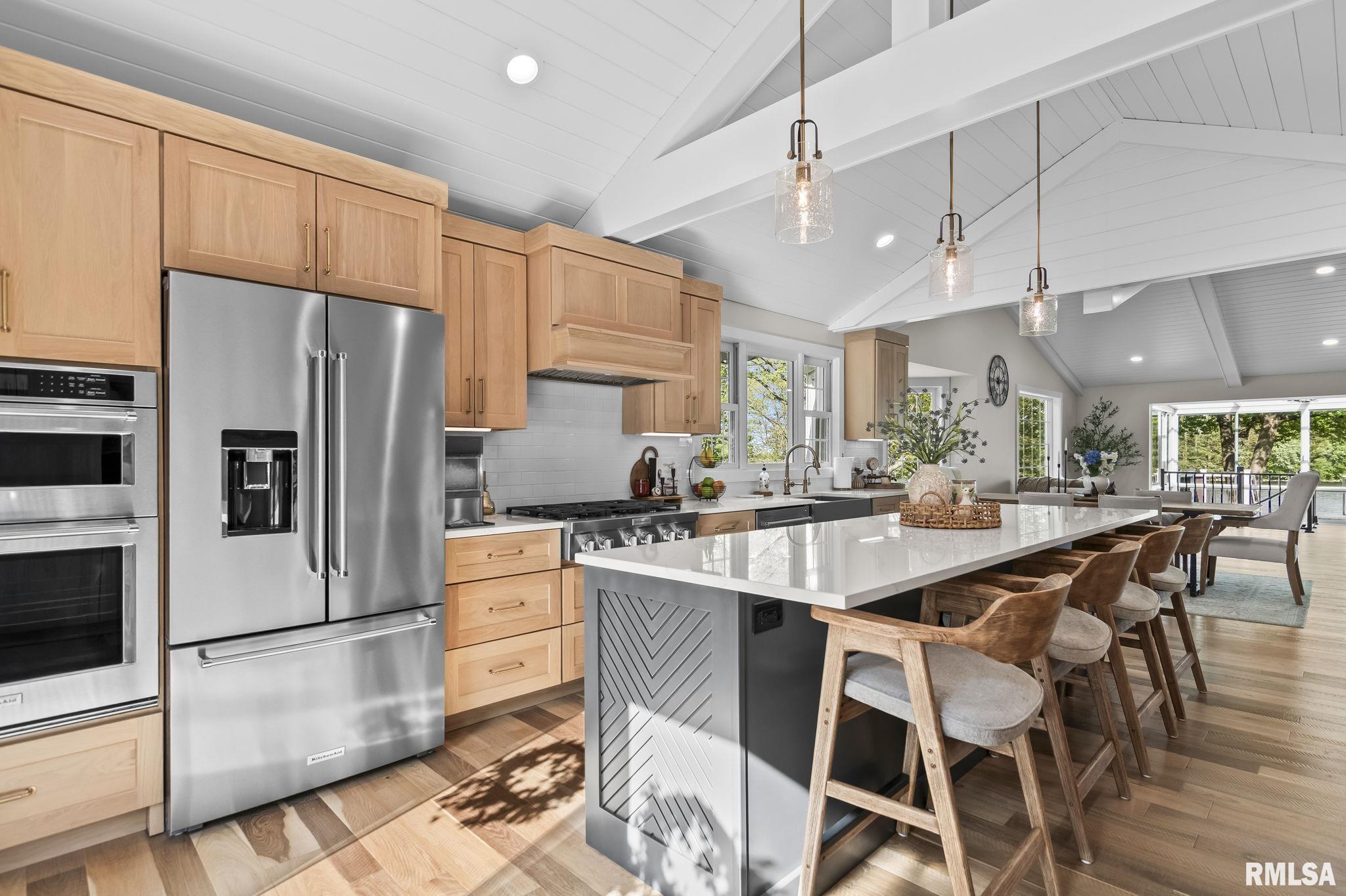 1508 W LAKE SHORE Drive