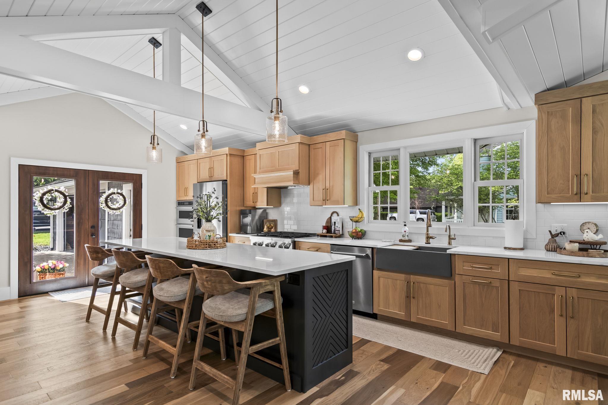 1508 W LAKE SHORE Drive