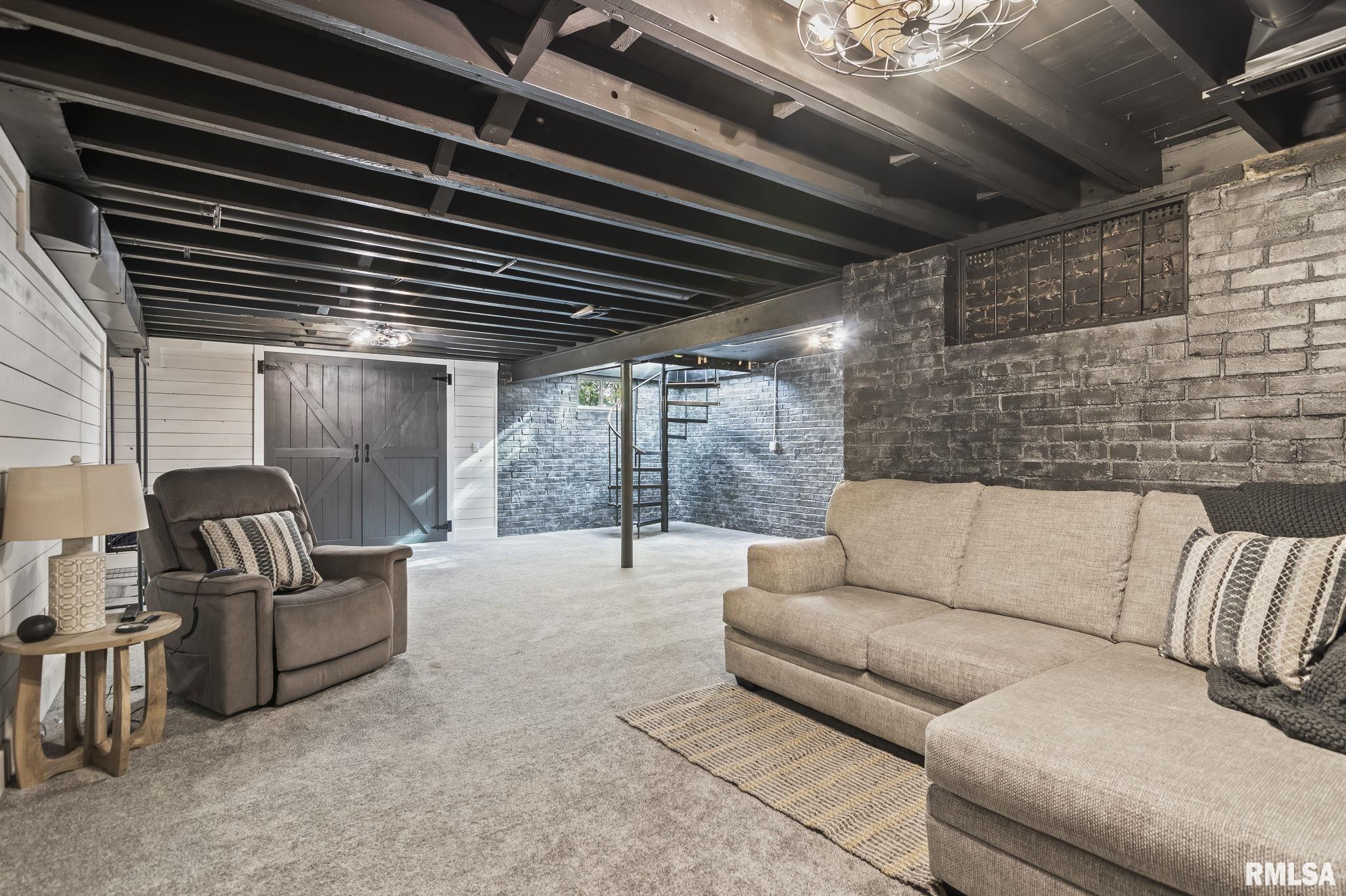 1508 W LAKE SHORE Drive