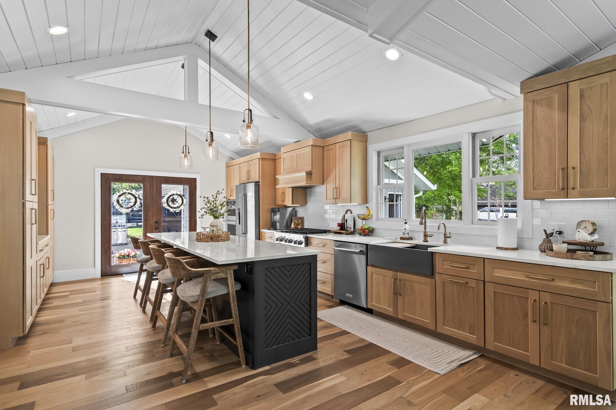 1508 W LAKE SHORE Drive