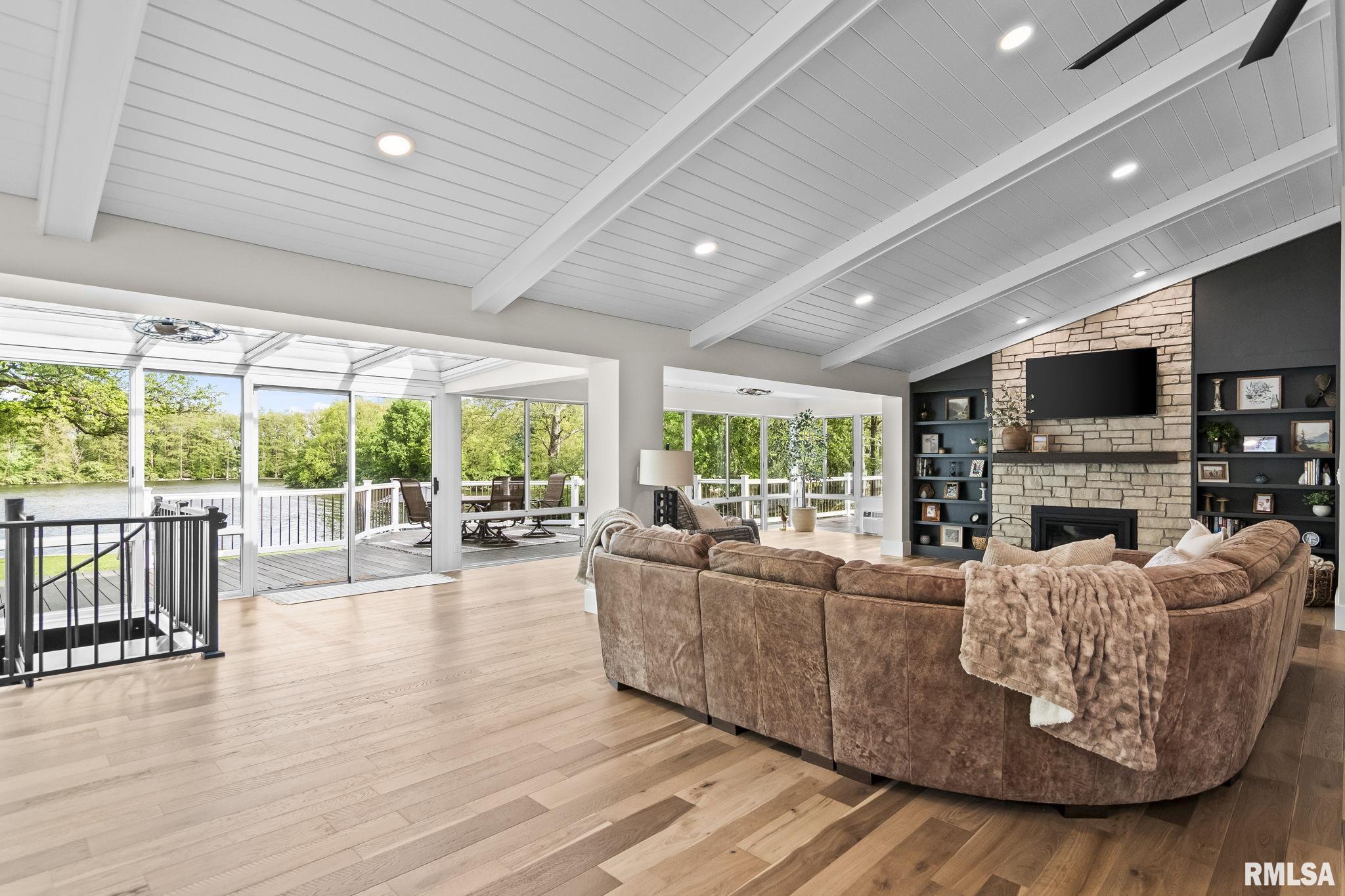 1508 W LAKE SHORE Drive