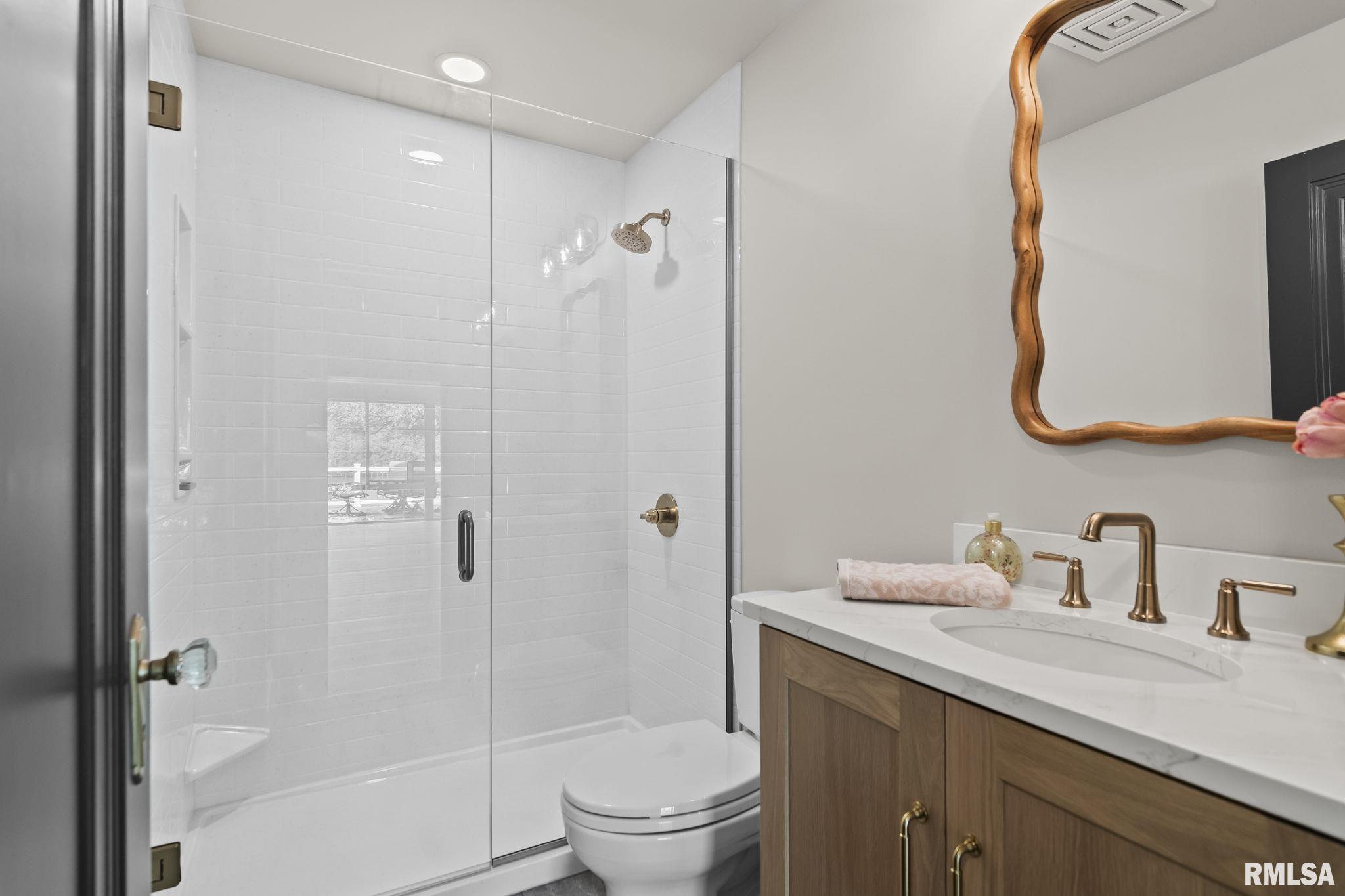 1508 W LAKE SHORE Drive
