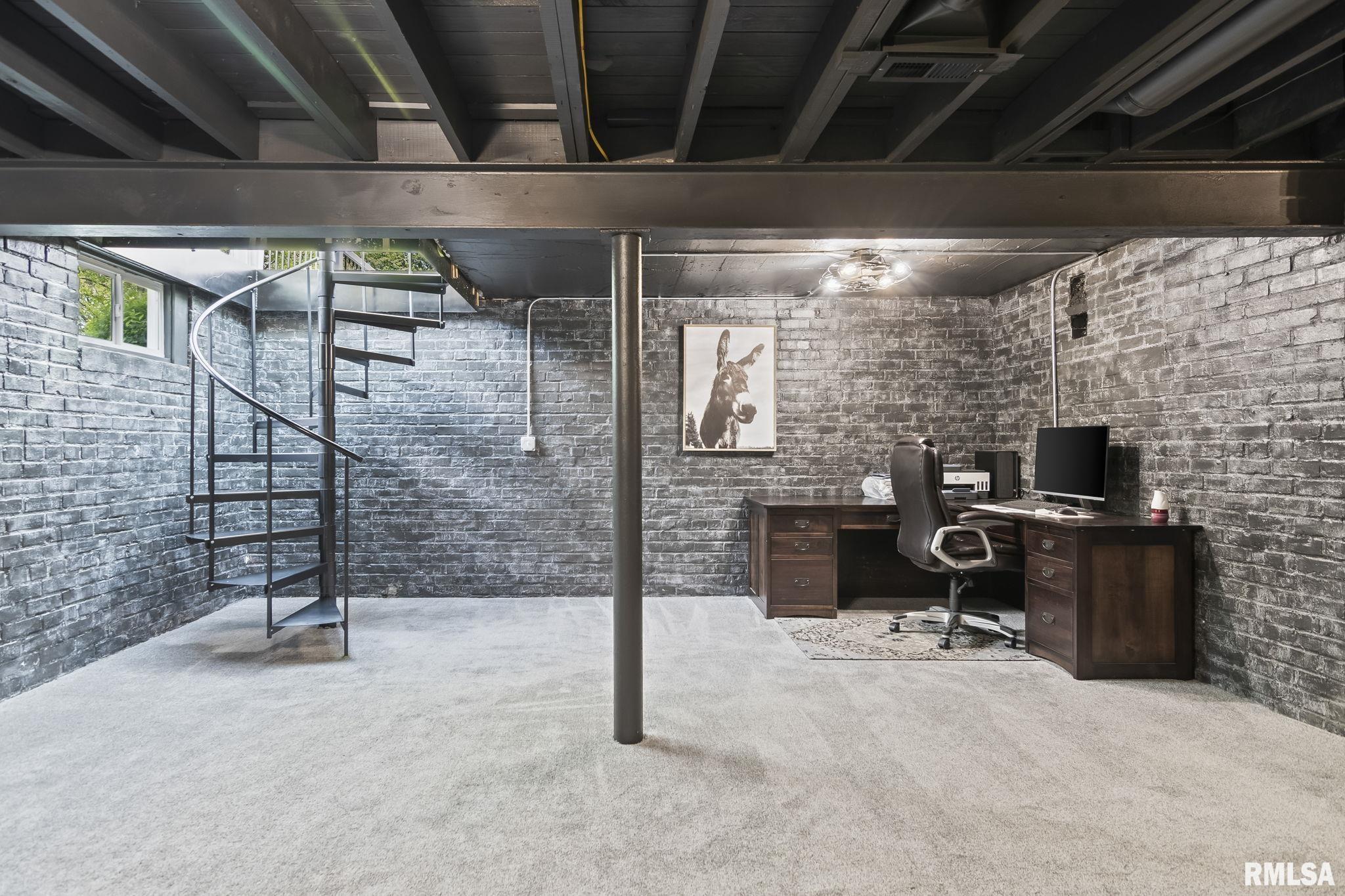 1508 W LAKE SHORE Drive