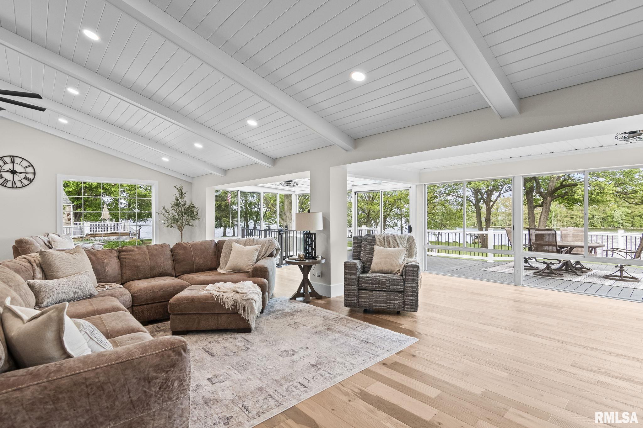 1508 W LAKE SHORE Drive