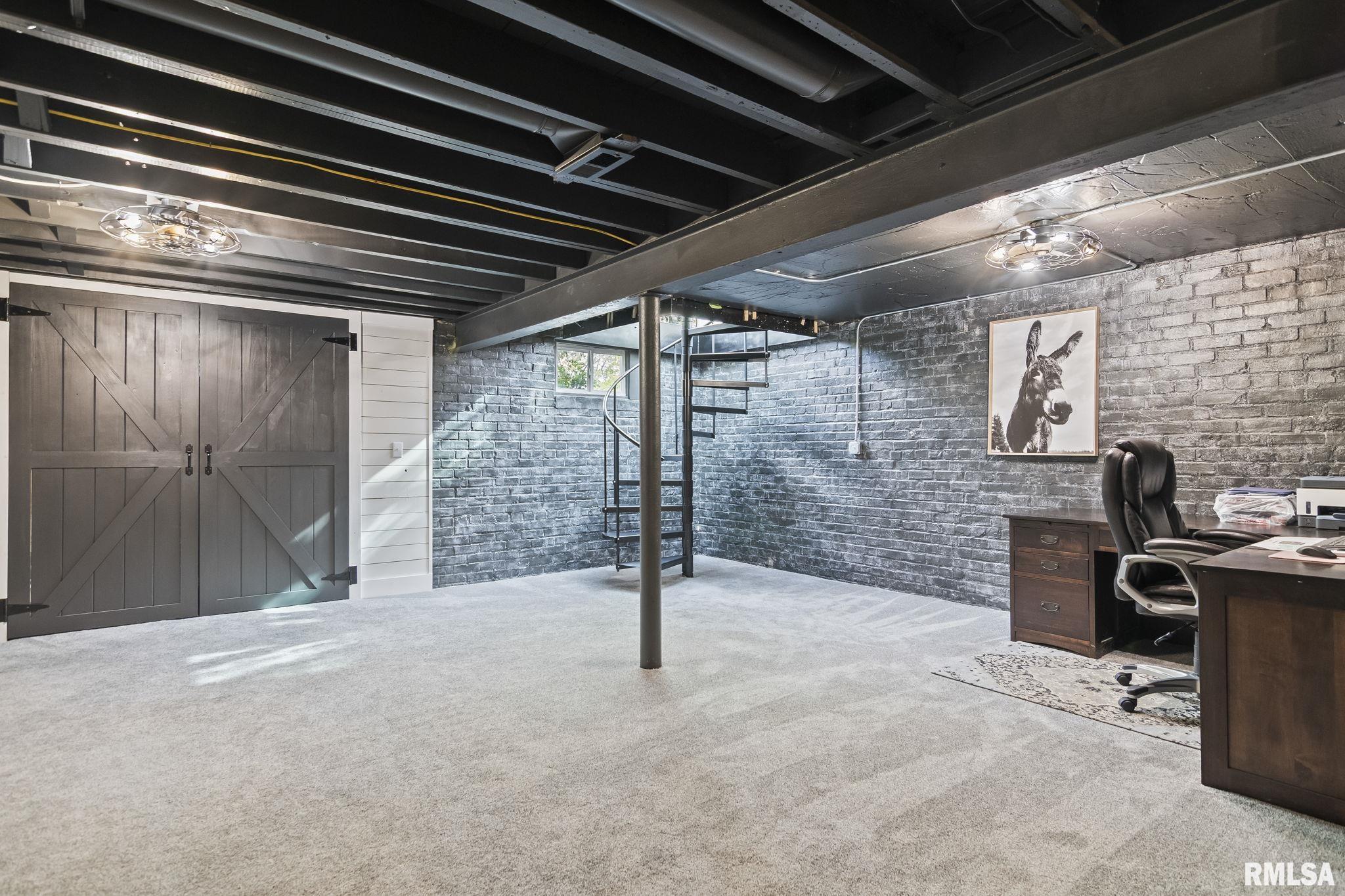 1508 W LAKE SHORE Drive