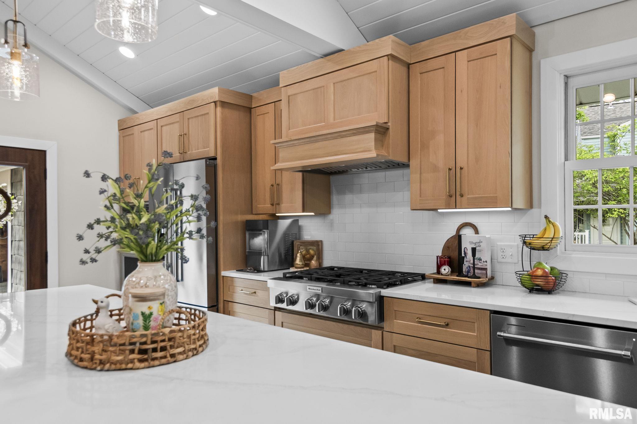 1508 W LAKE SHORE Drive