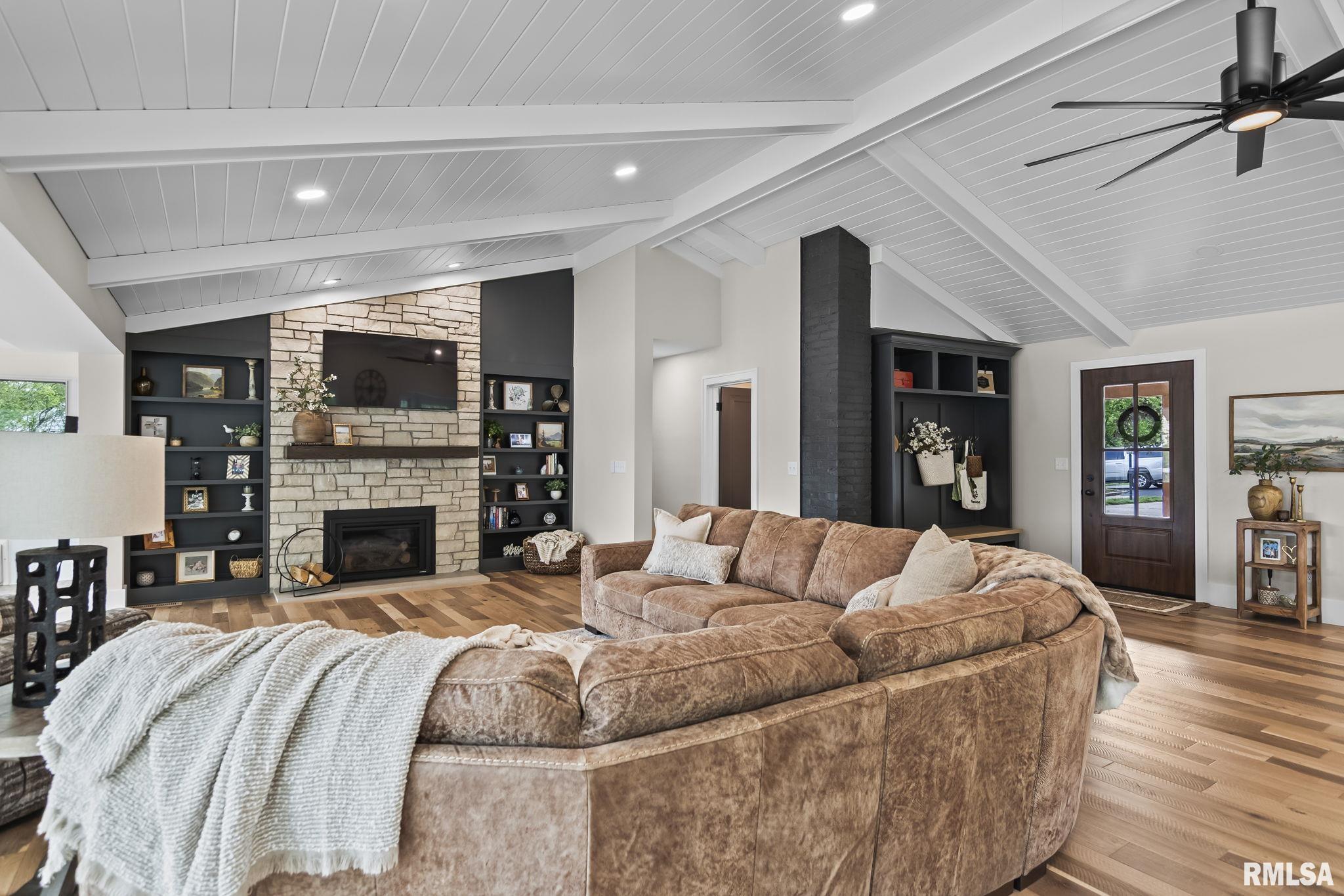 1508 W LAKE SHORE Drive