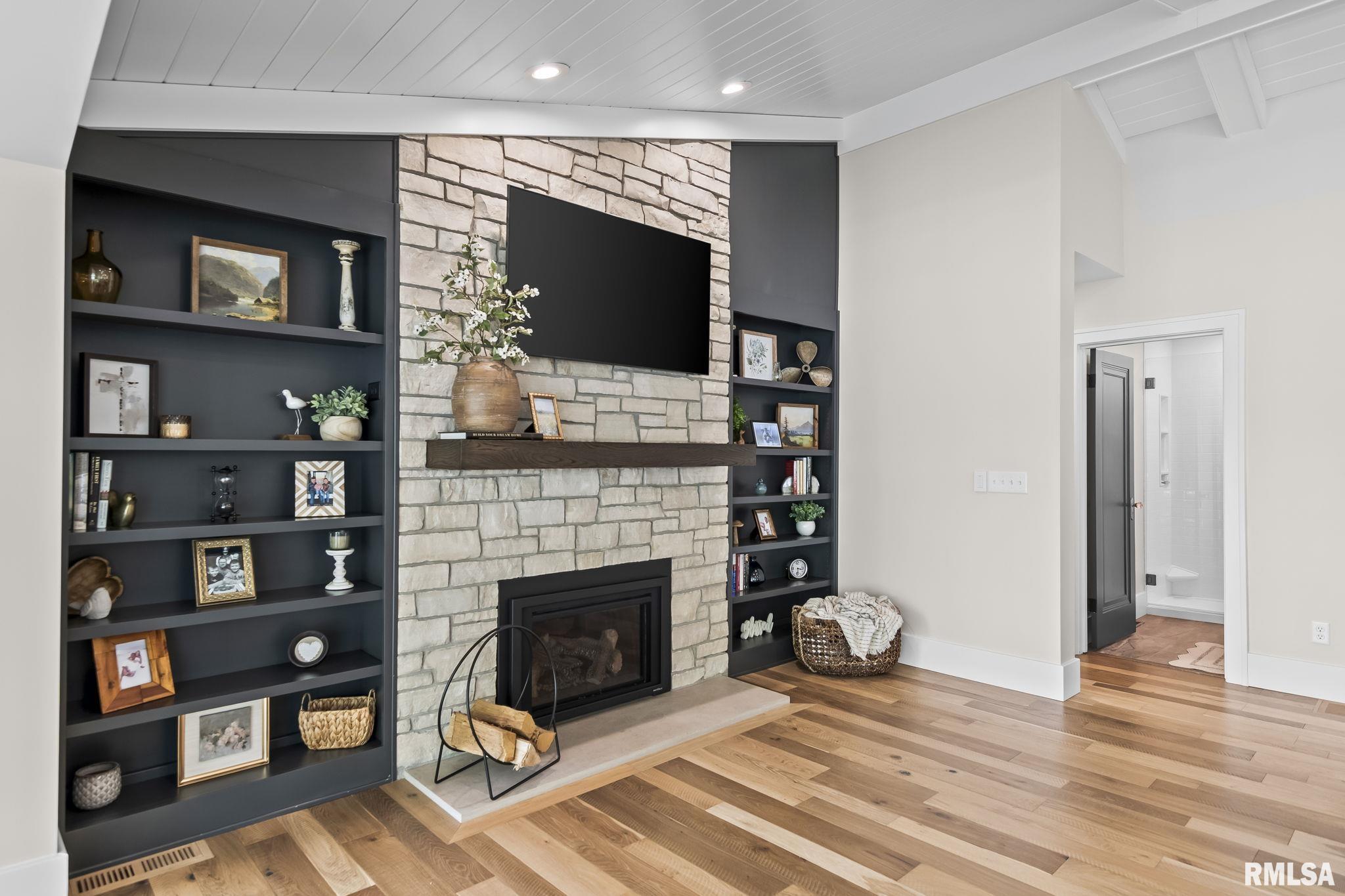 1508 W LAKE SHORE Drive