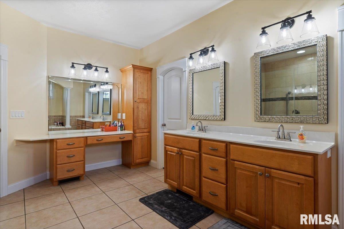 5616 Legacy Lane