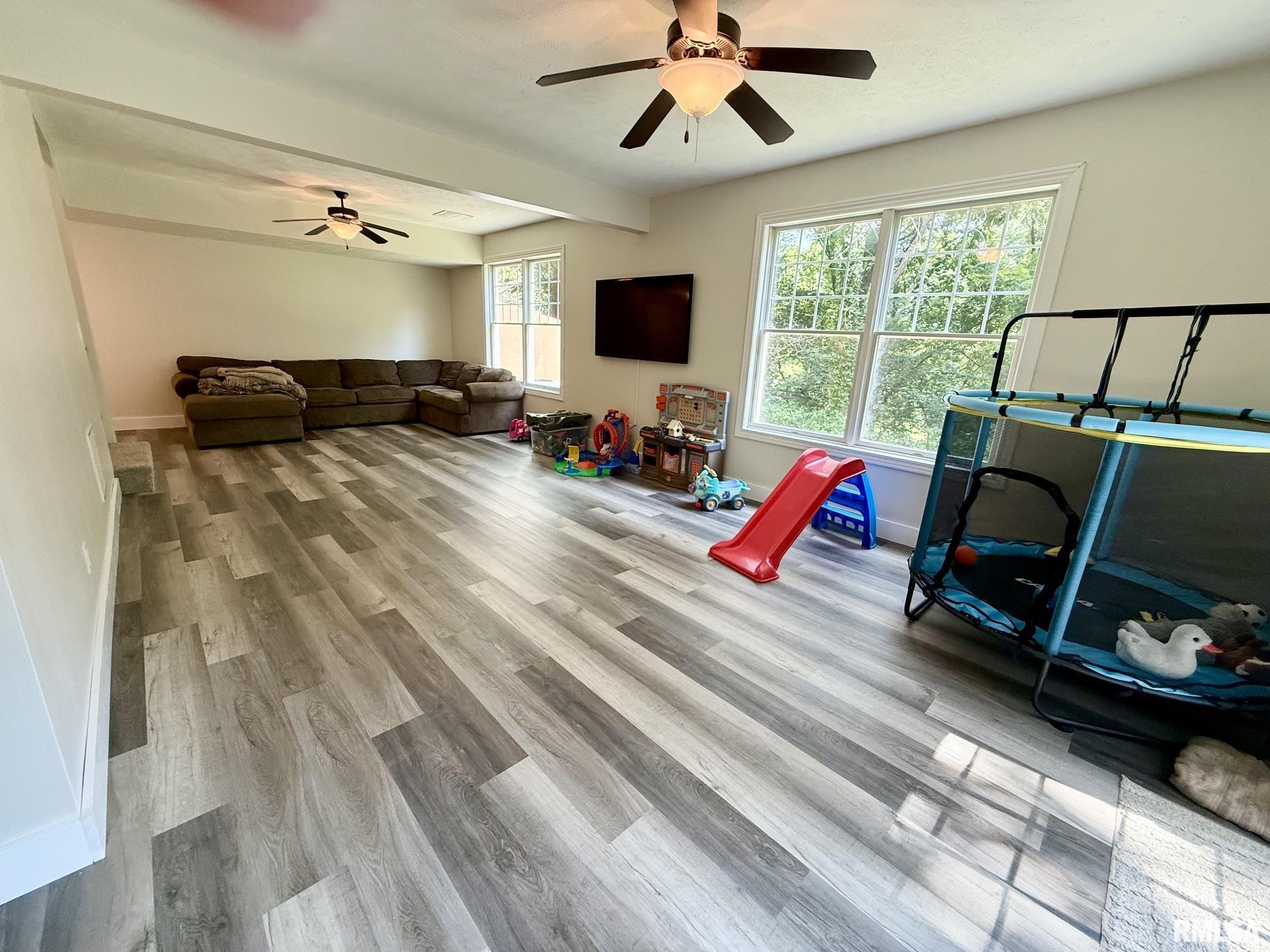 22686 WHITE OAKS Lane