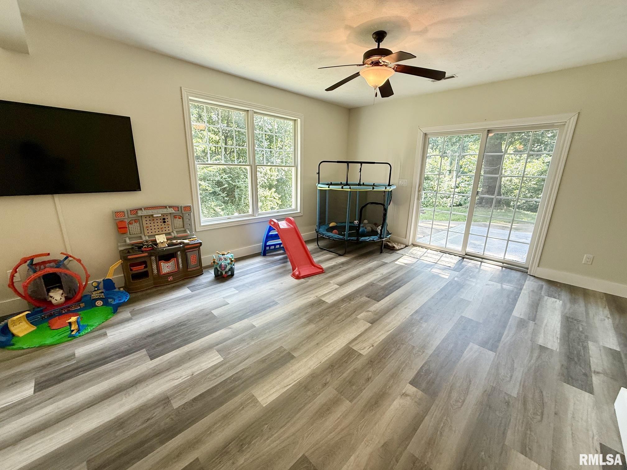 22686 WHITE OAKS Lane