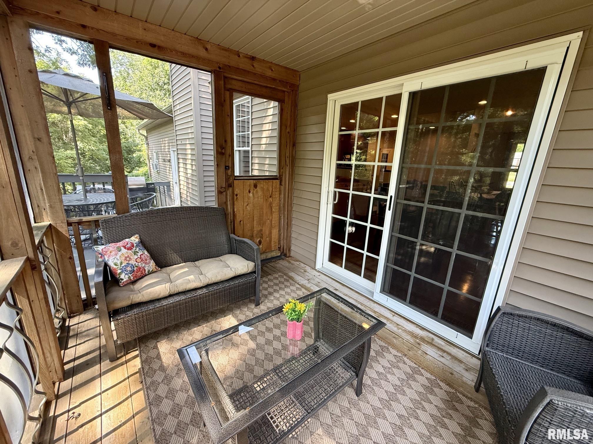 22686 WHITE OAKS Lane