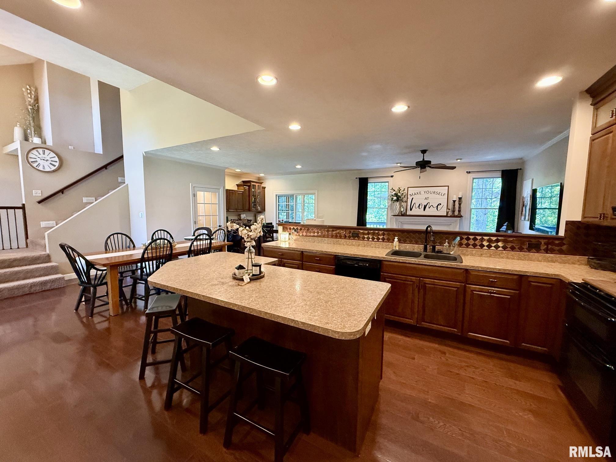 22686 WHITE OAKS Lane
