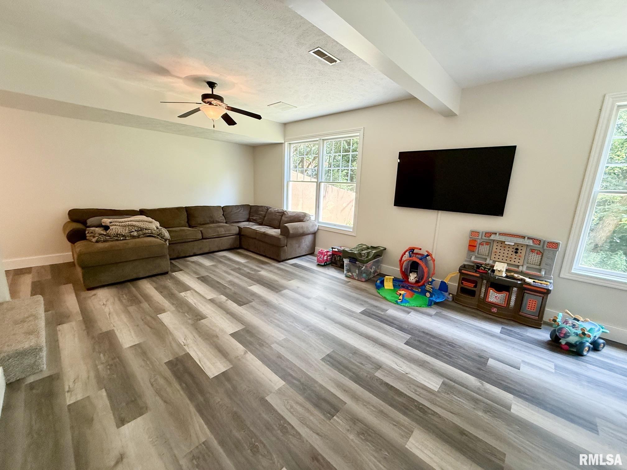 22686 WHITE OAKS Lane